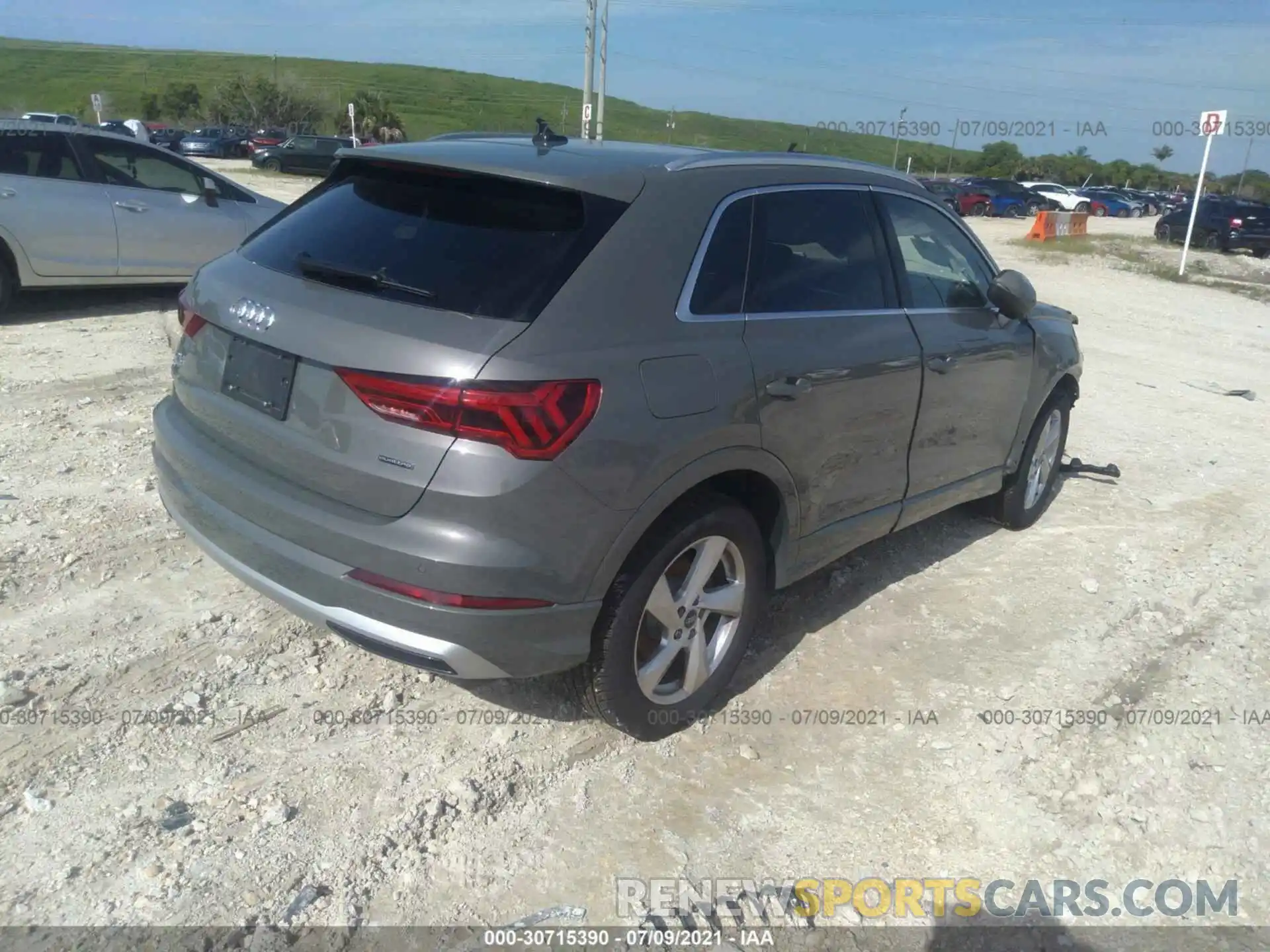 4 Фотография поврежденного автомобиля WA1AUCF38M1065796 AUDI Q3 2021