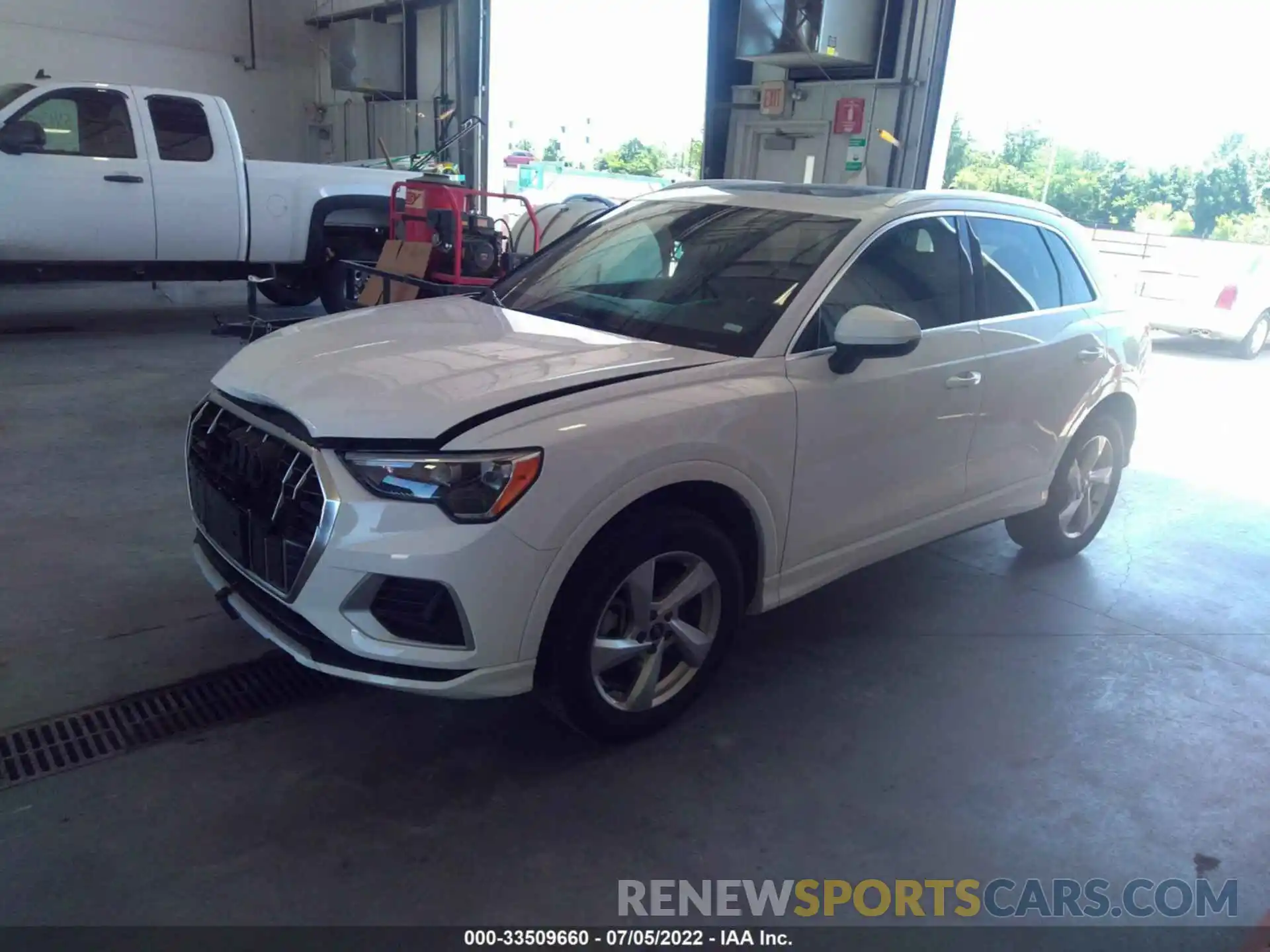 2 Photograph of a damaged car WA1AUCF38M1068102 AUDI Q3 2021