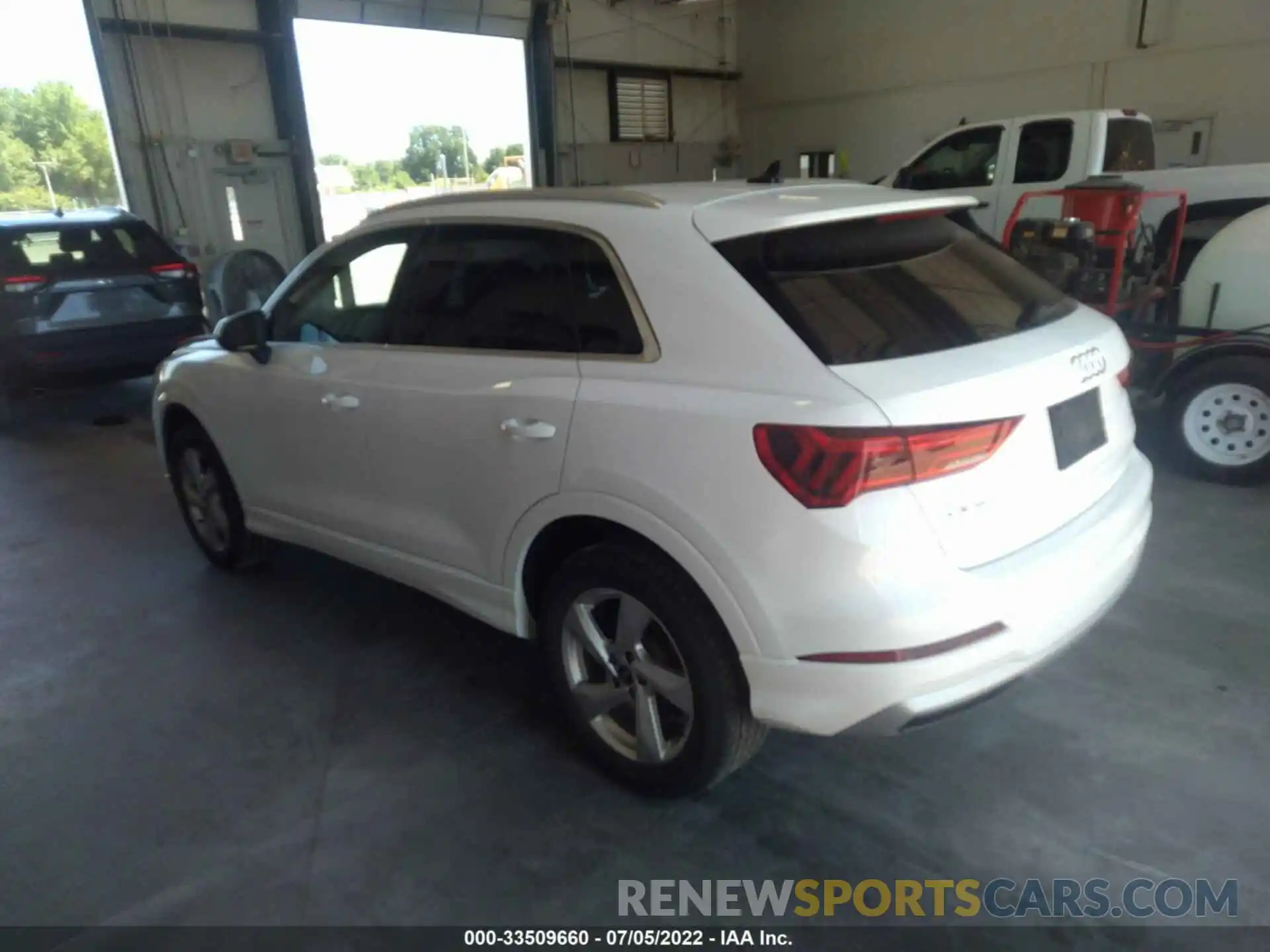 3 Photograph of a damaged car WA1AUCF38M1068102 AUDI Q3 2021