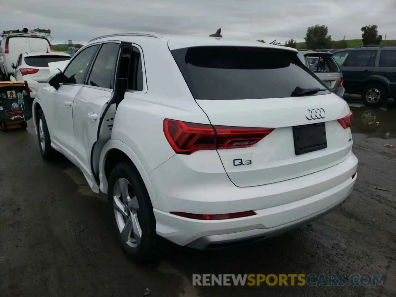 3 Photograph of a damaged car WA1AUCF38M1092707 AUDI Q3 2021