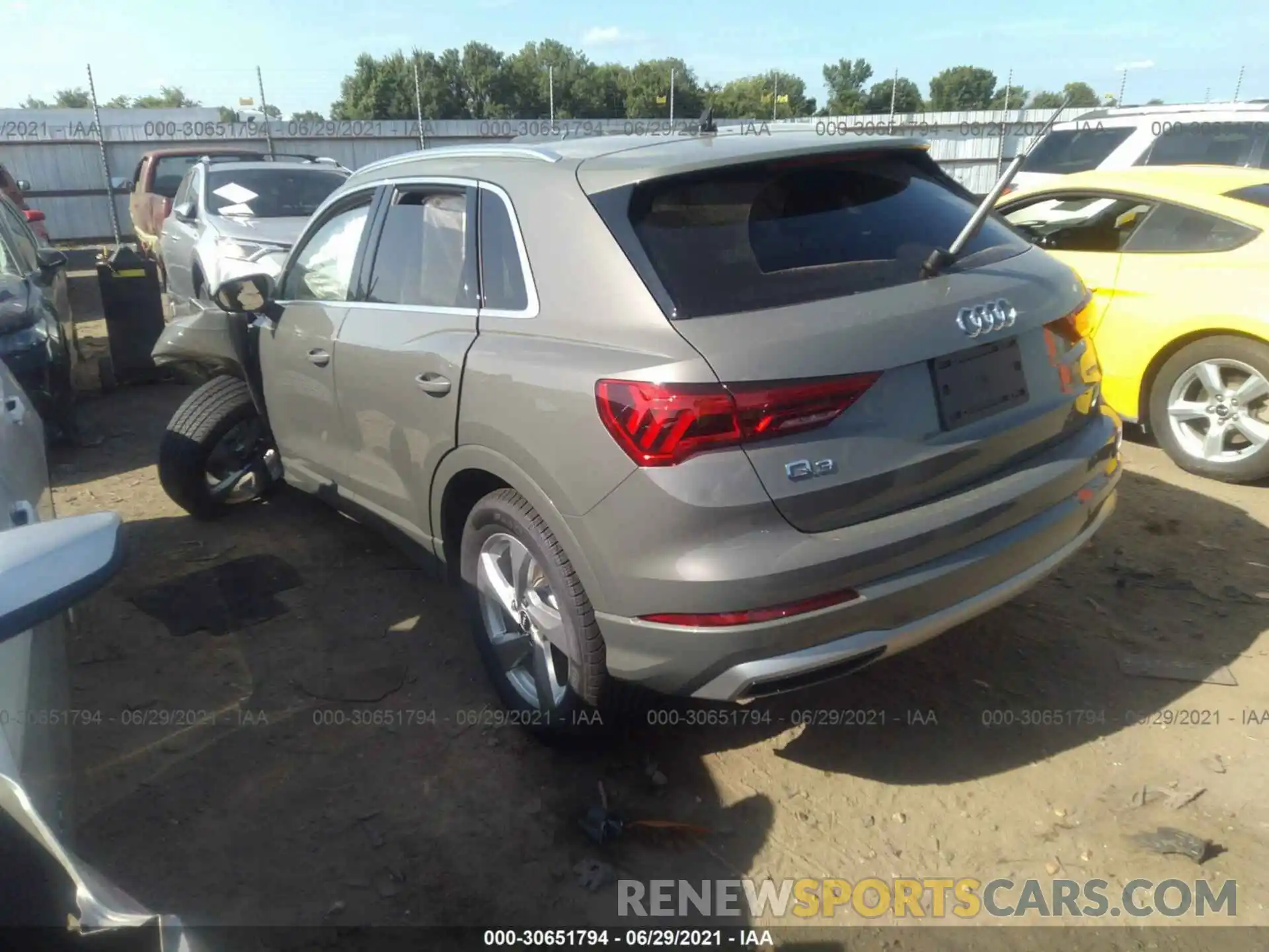 3 Фотография поврежденного автомобиля WA1AUCF38M1103835 AUDI Q3 2021