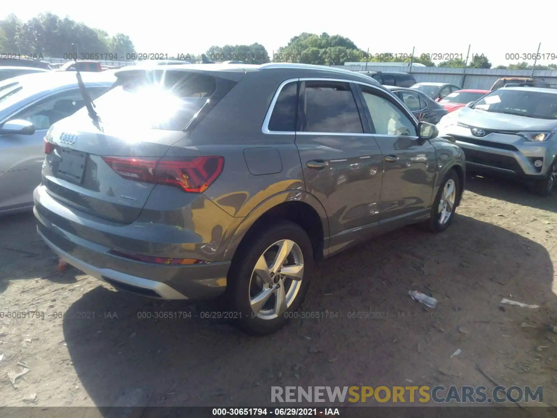 4 Photograph of a damaged car WA1AUCF38M1103835 AUDI Q3 2021