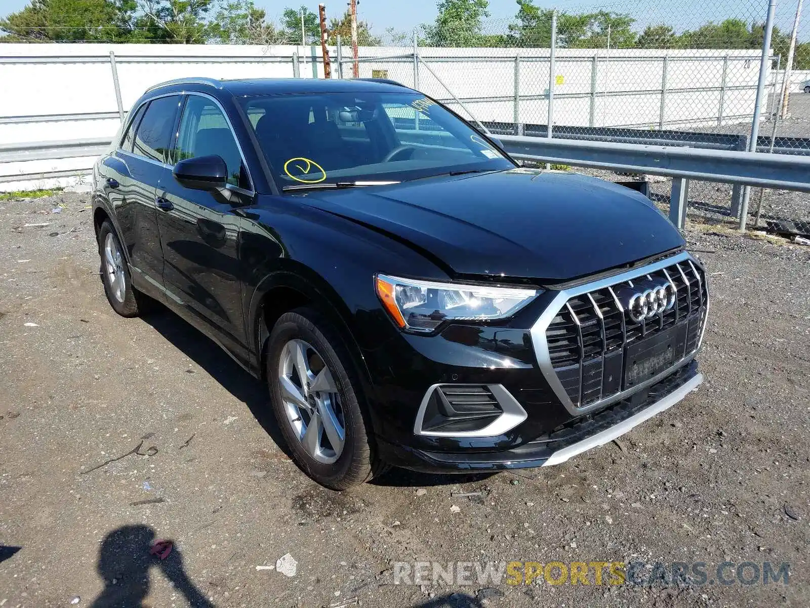 1 Photograph of a damaged car WA1AUCF39M1068089 AUDI Q3 2021