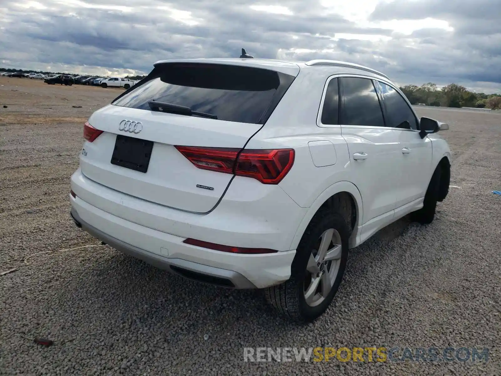 4 Photograph of a damaged car WA1AUCF39M1101415 AUDI Q3 2021