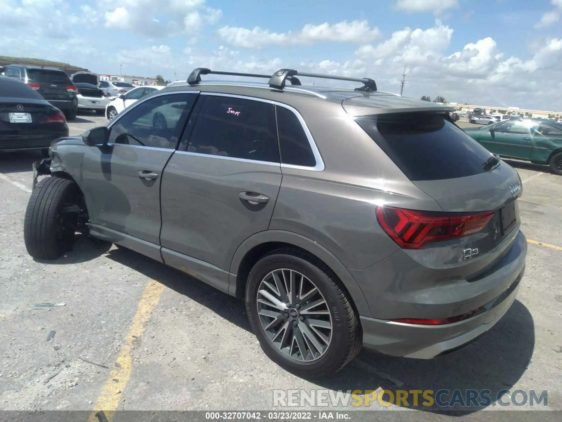 3 Photograph of a damaged car WA1AUCF39M1132843 AUDI Q3 2021