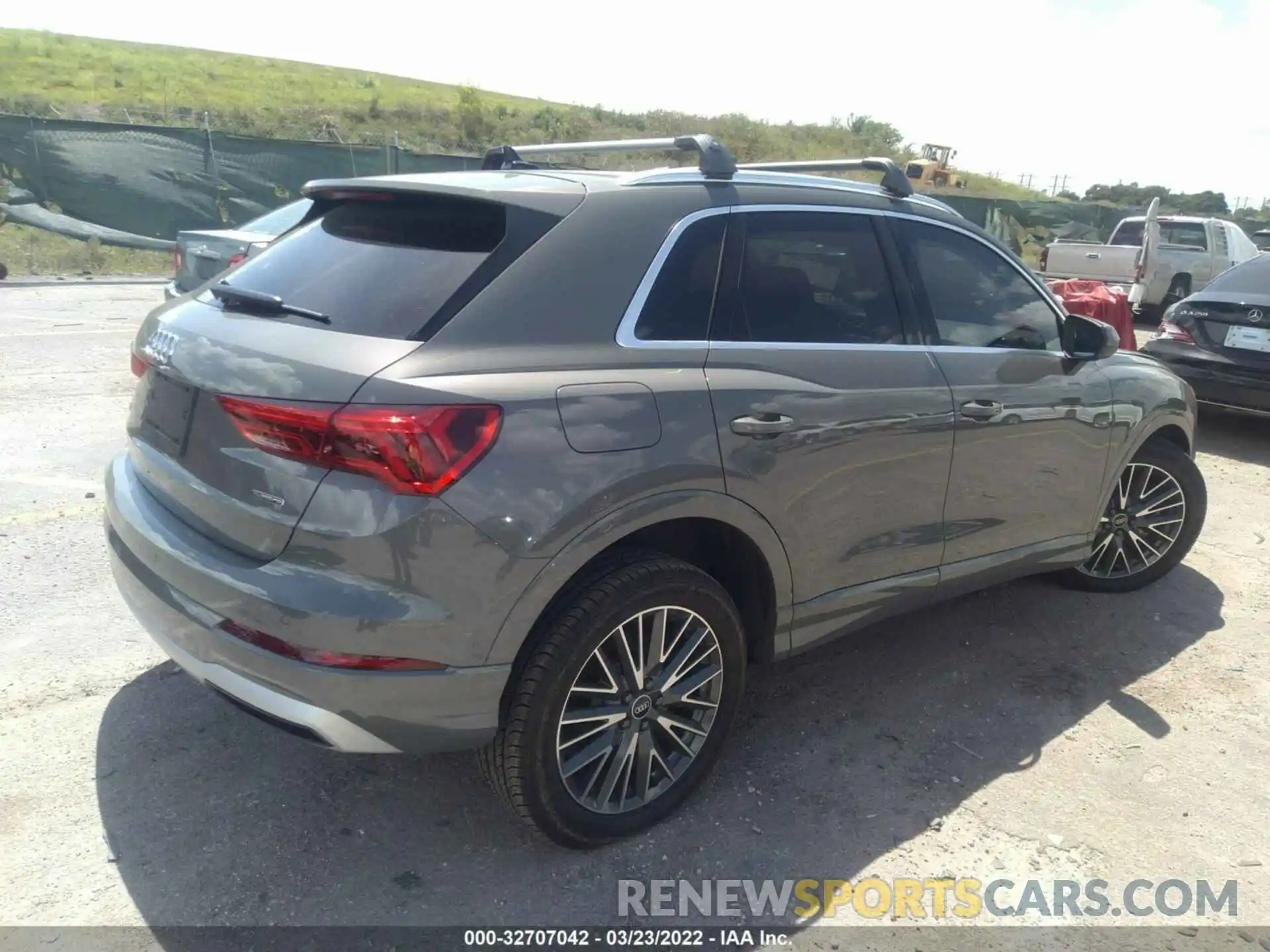 4 Photograph of a damaged car WA1AUCF39M1132843 AUDI Q3 2021