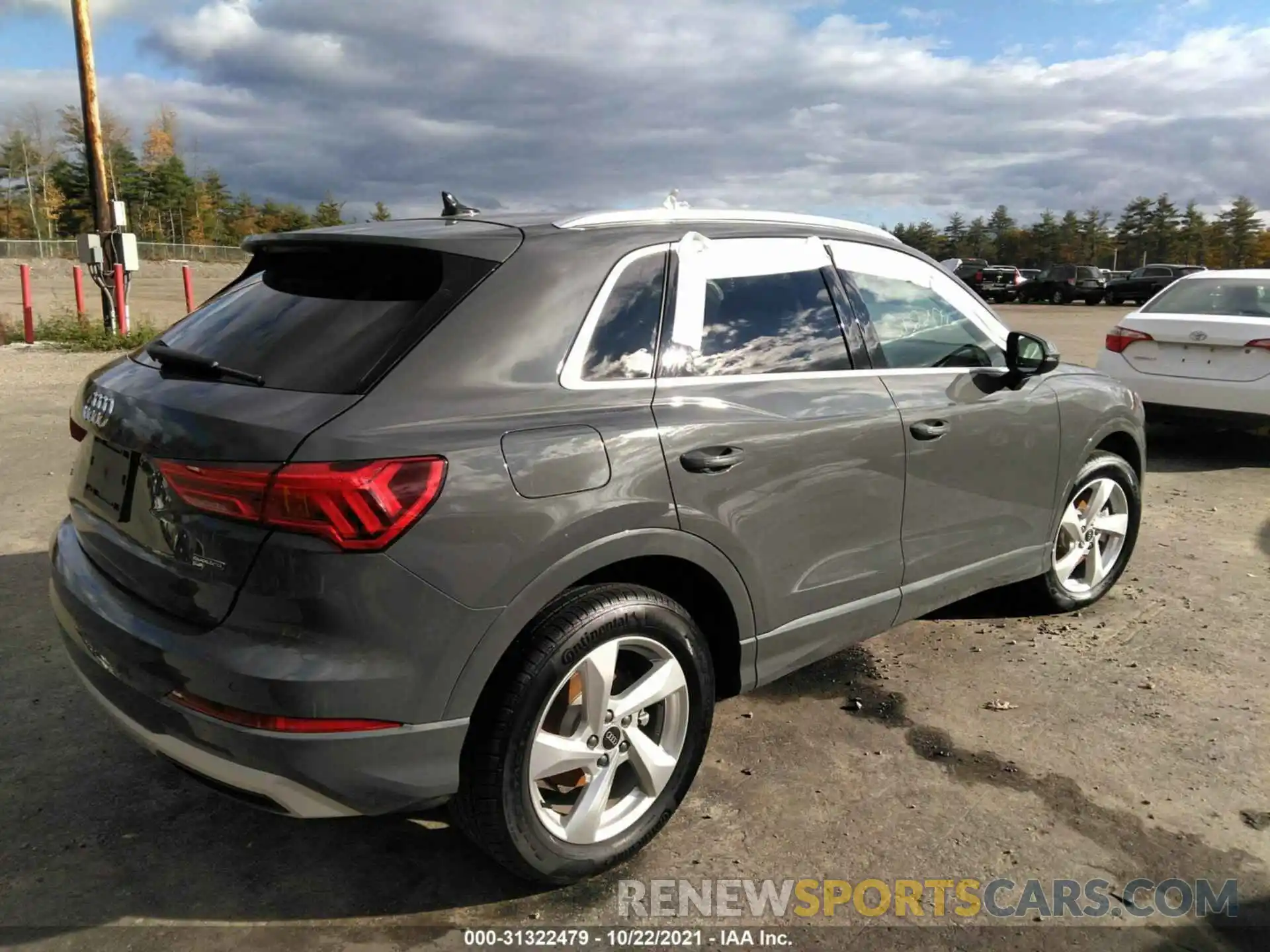 4 Photograph of a damaged car WA1BUCF30M1120441 AUDI Q3 2021