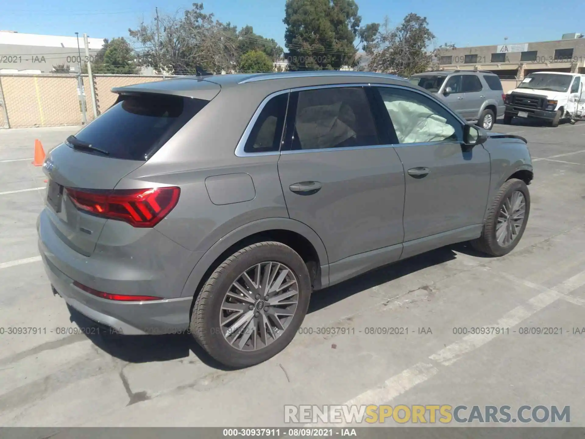 4 Photograph of a damaged car WA1BUCF31M1069404 AUDI Q3 2021