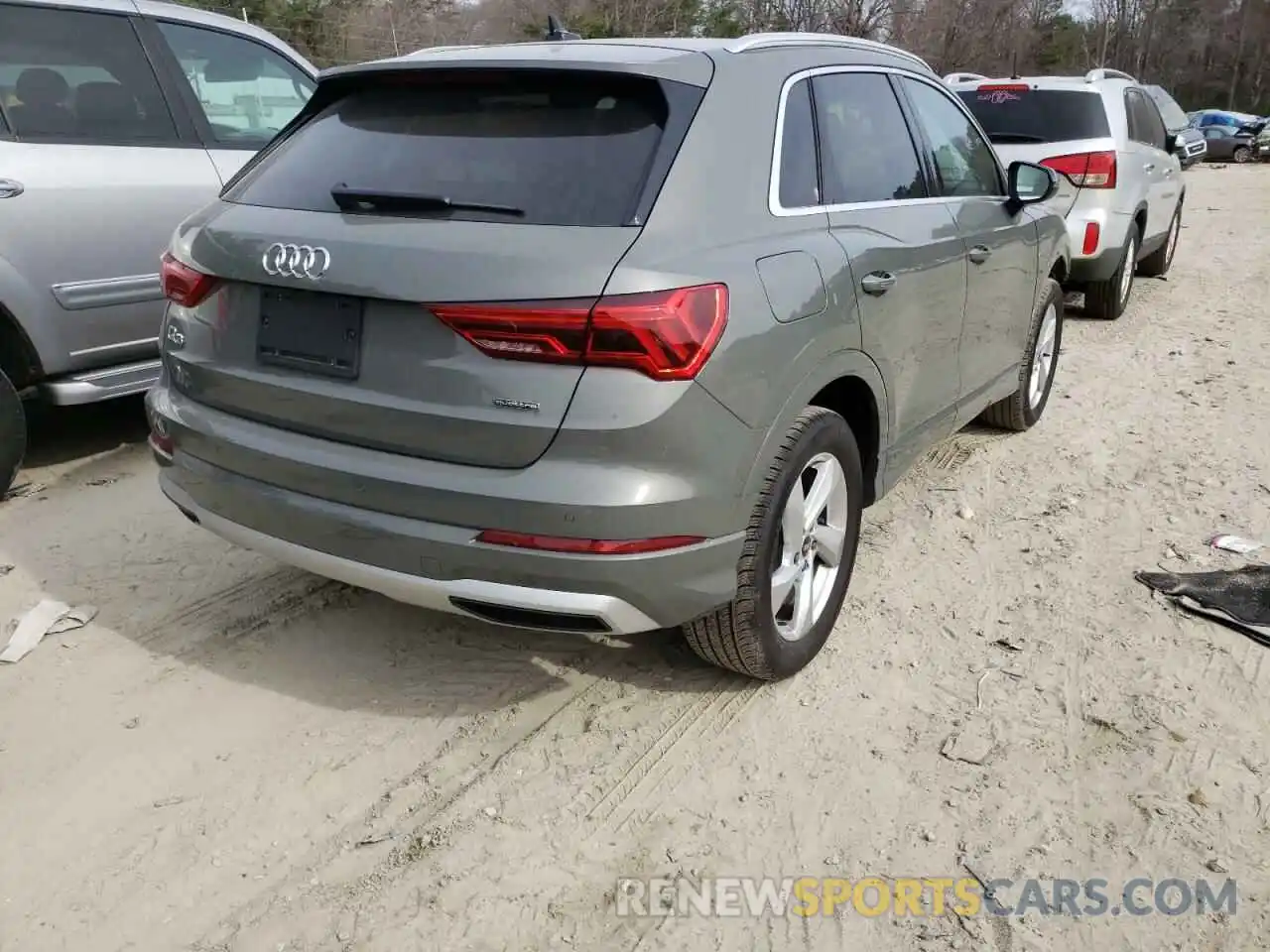 4 Photograph of a damaged car WA1BUCF31M1113238 AUDI Q3 2021