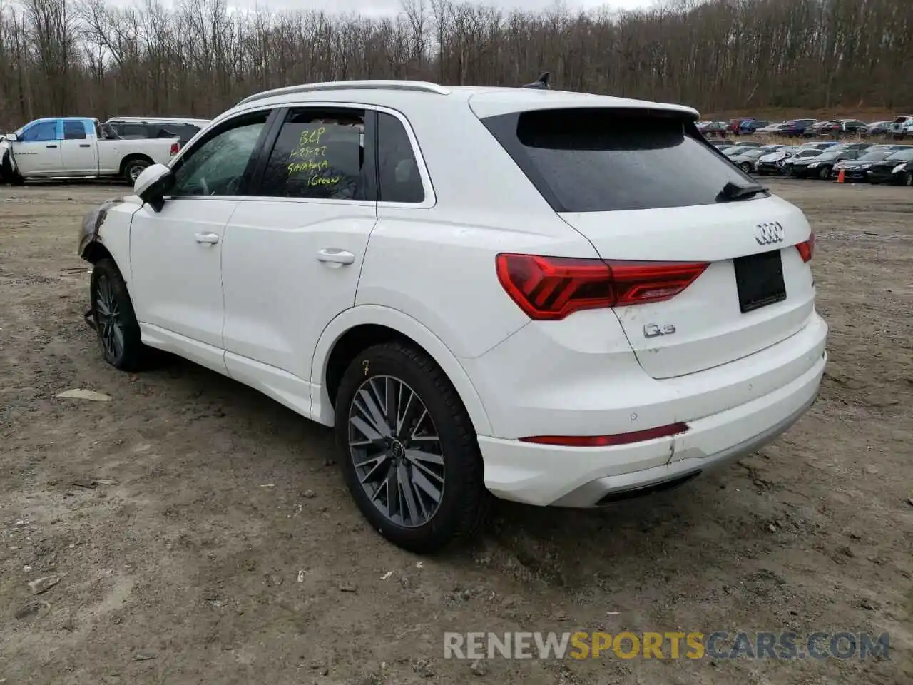 3 Photograph of a damaged car WA1BUCF31M1141024 AUDI Q3 2021