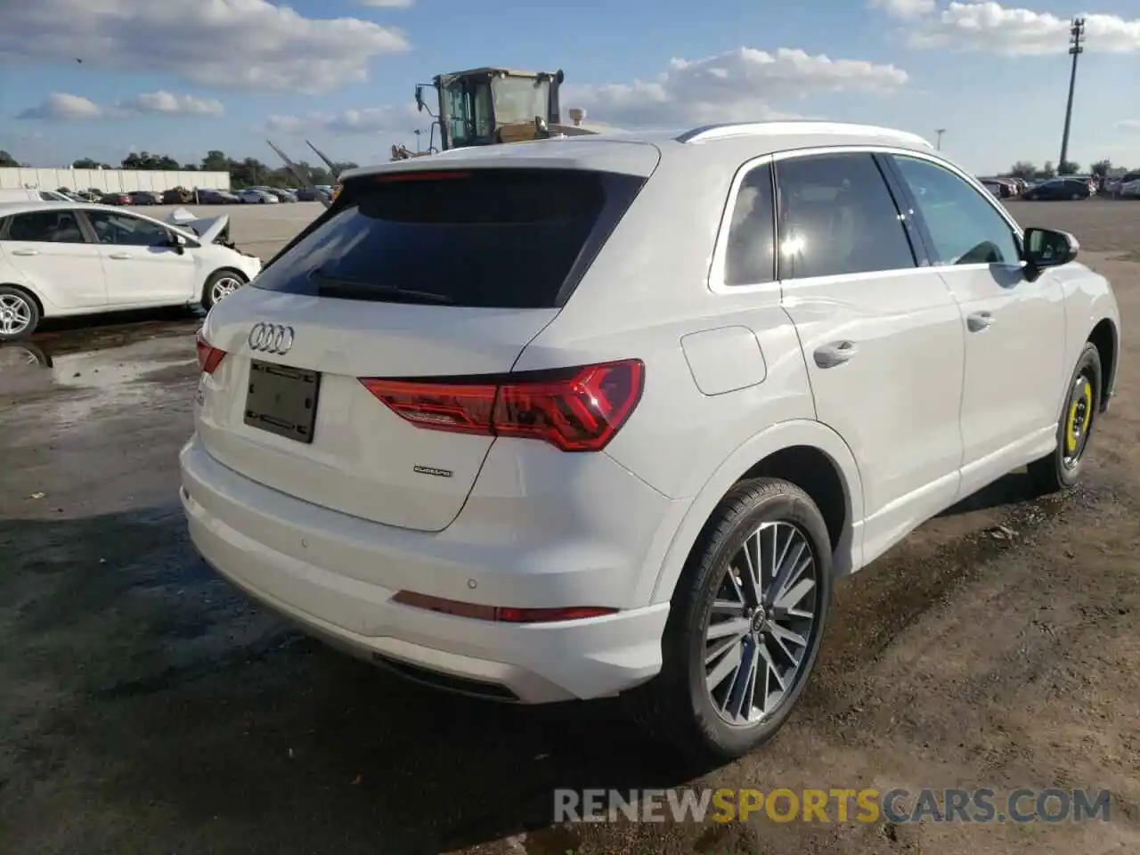 4 Photograph of a damaged car WA1BUCF35M1132570 AUDI Q3 2021