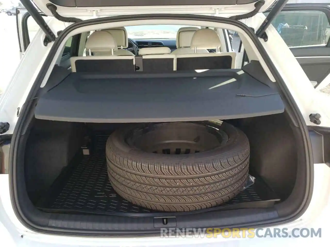 9 Photograph of a damaged car WA1BUCF35M1132570 AUDI Q3 2021