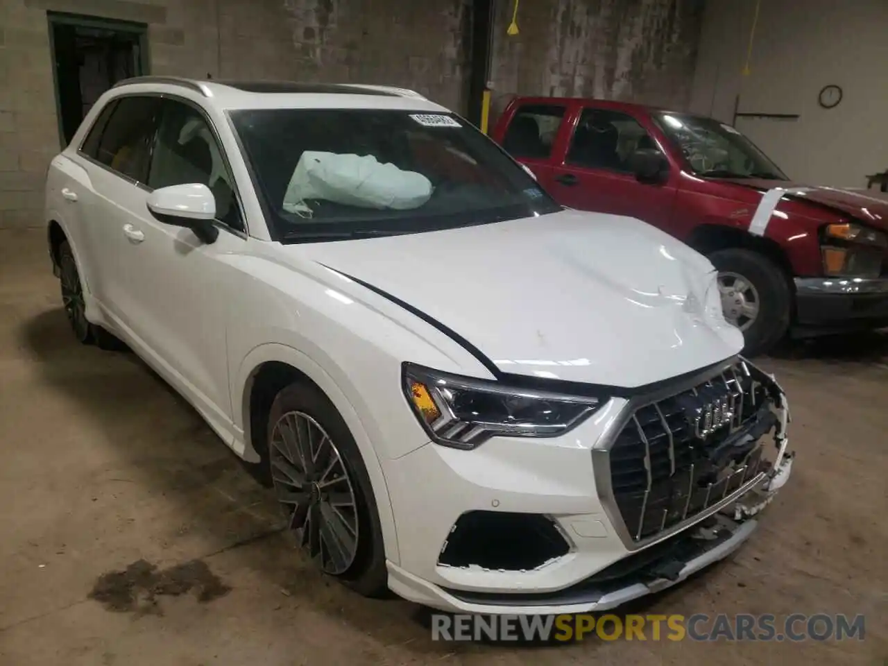 1 Photograph of a damaged car WA1BUCF39M1131583 AUDI Q3 2021