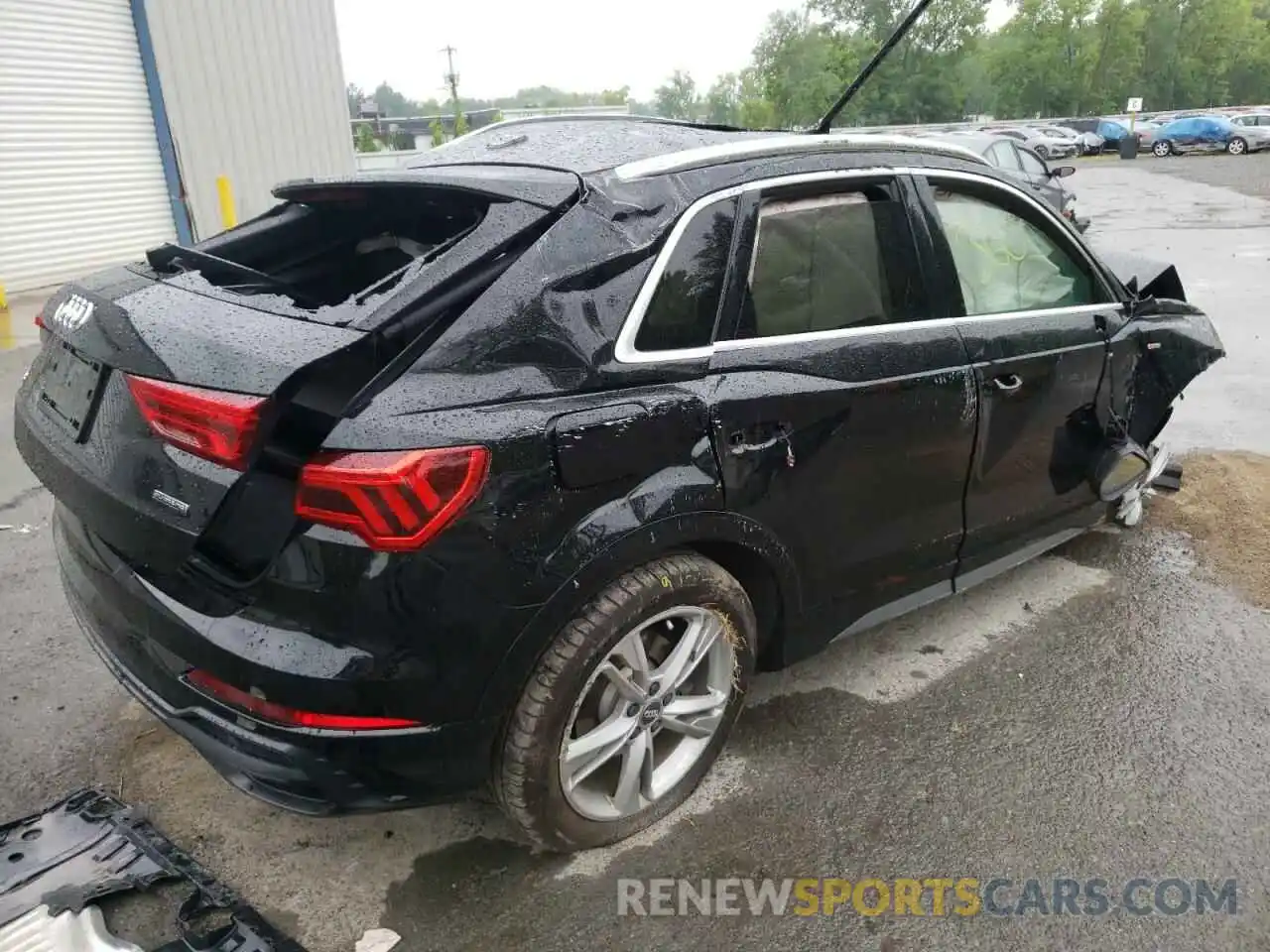 4 Photograph of a damaged car WA1DECF30M1009913 AUDI Q3 2021