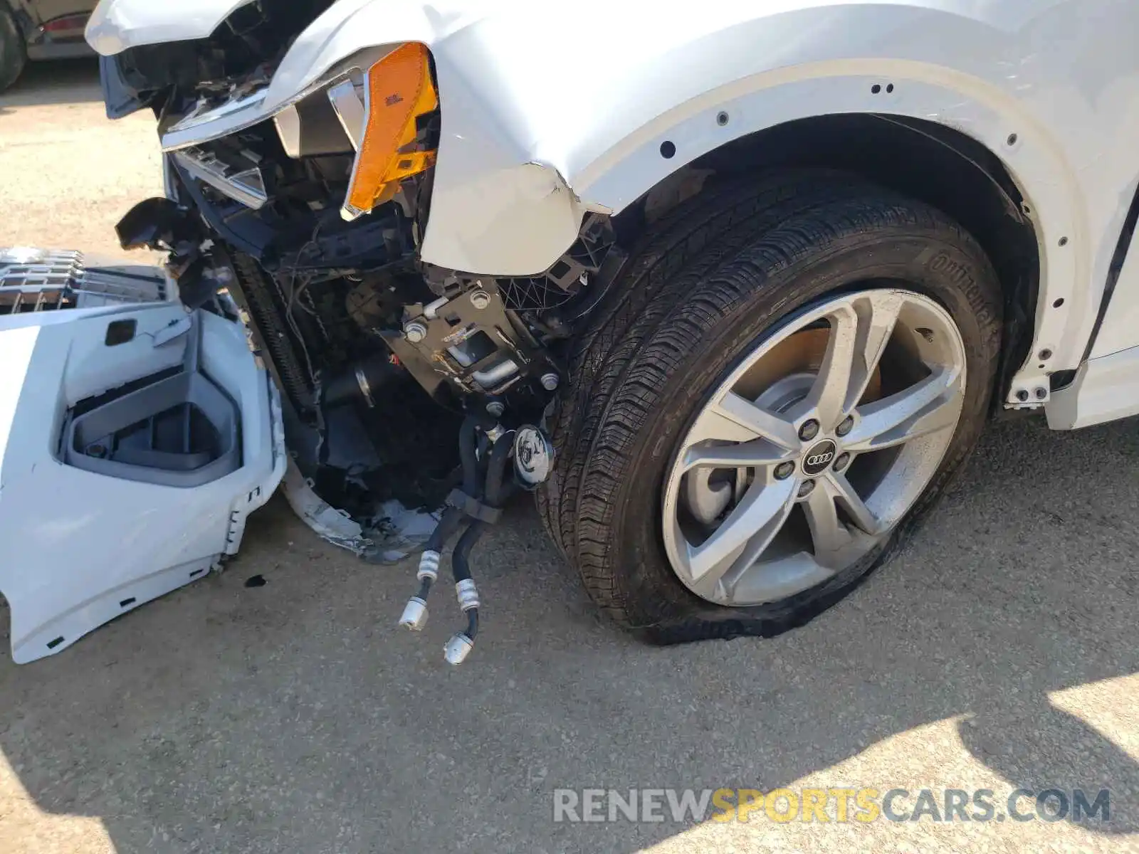 9 Photograph of a damaged car WA1DECF30M1040143 AUDI Q3 2021