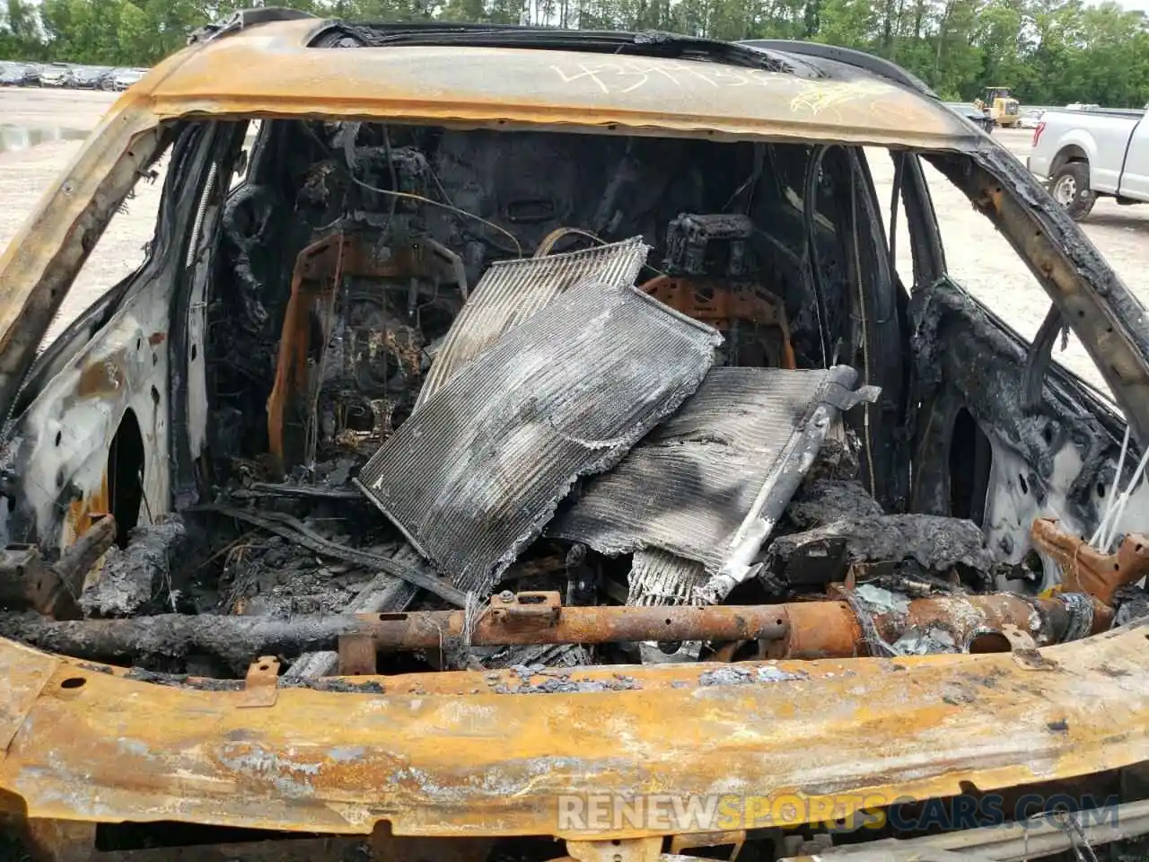 9 Photograph of a damaged car WA1DECF30M1053233 AUDI Q3 2021