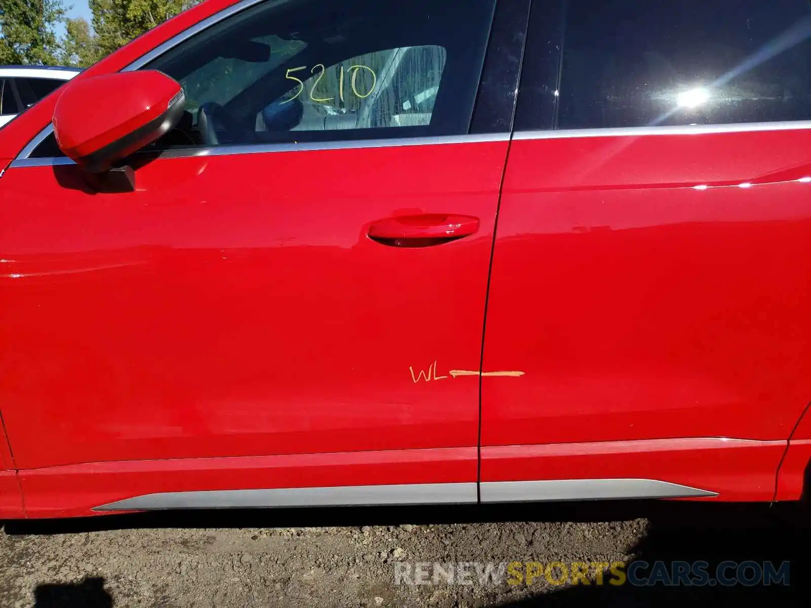 9 Photograph of a damaged car WA1DECF31M1030379 AUDI Q3 2021