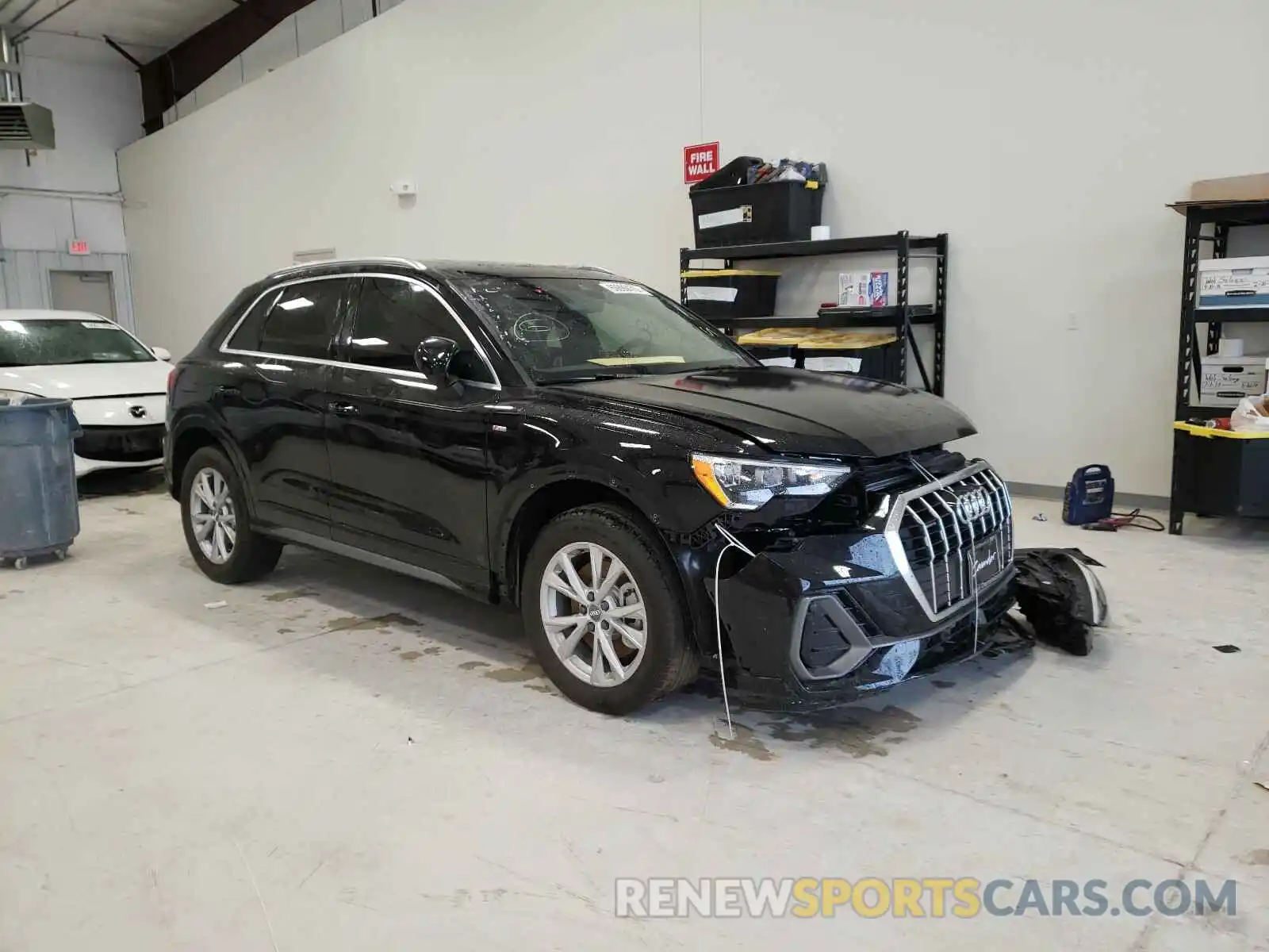 1 Photograph of a damaged car WA1DECF32M1003286 AUDI Q3 2021