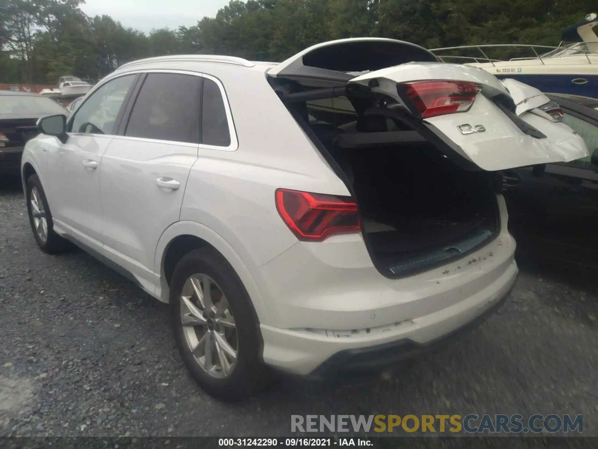 3 Photograph of a damaged car WA1DECF32M1050690 AUDI Q3 2021