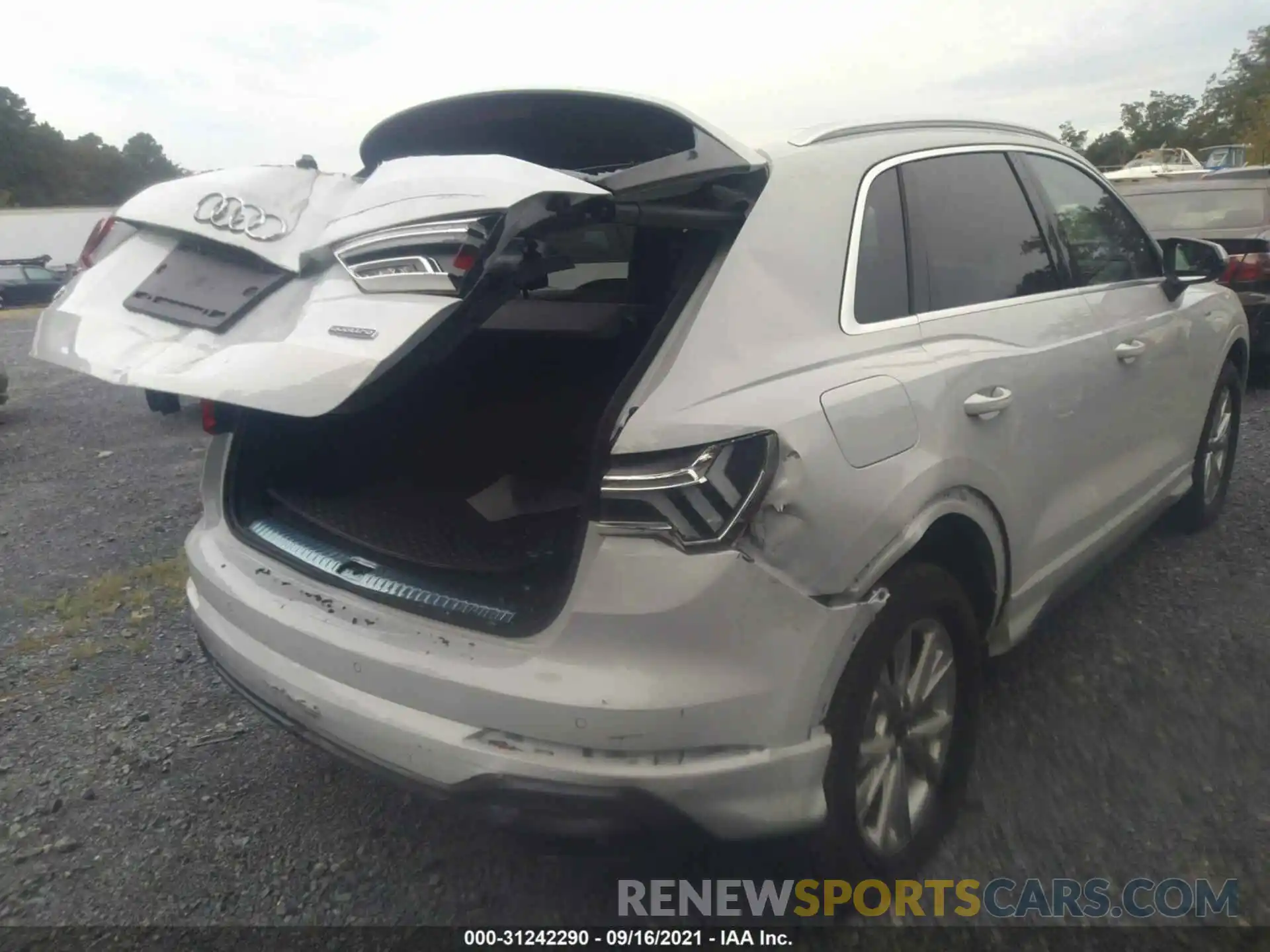 4 Photograph of a damaged car WA1DECF32M1050690 AUDI Q3 2021