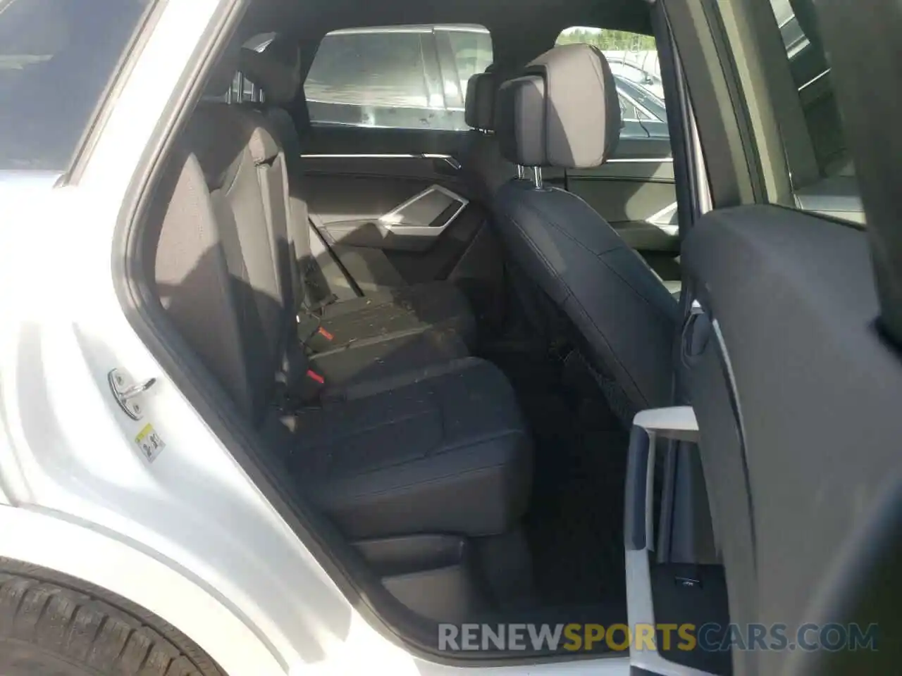 6 Photograph of a damaged car WA1DECF32M1068249 AUDI Q3 2021