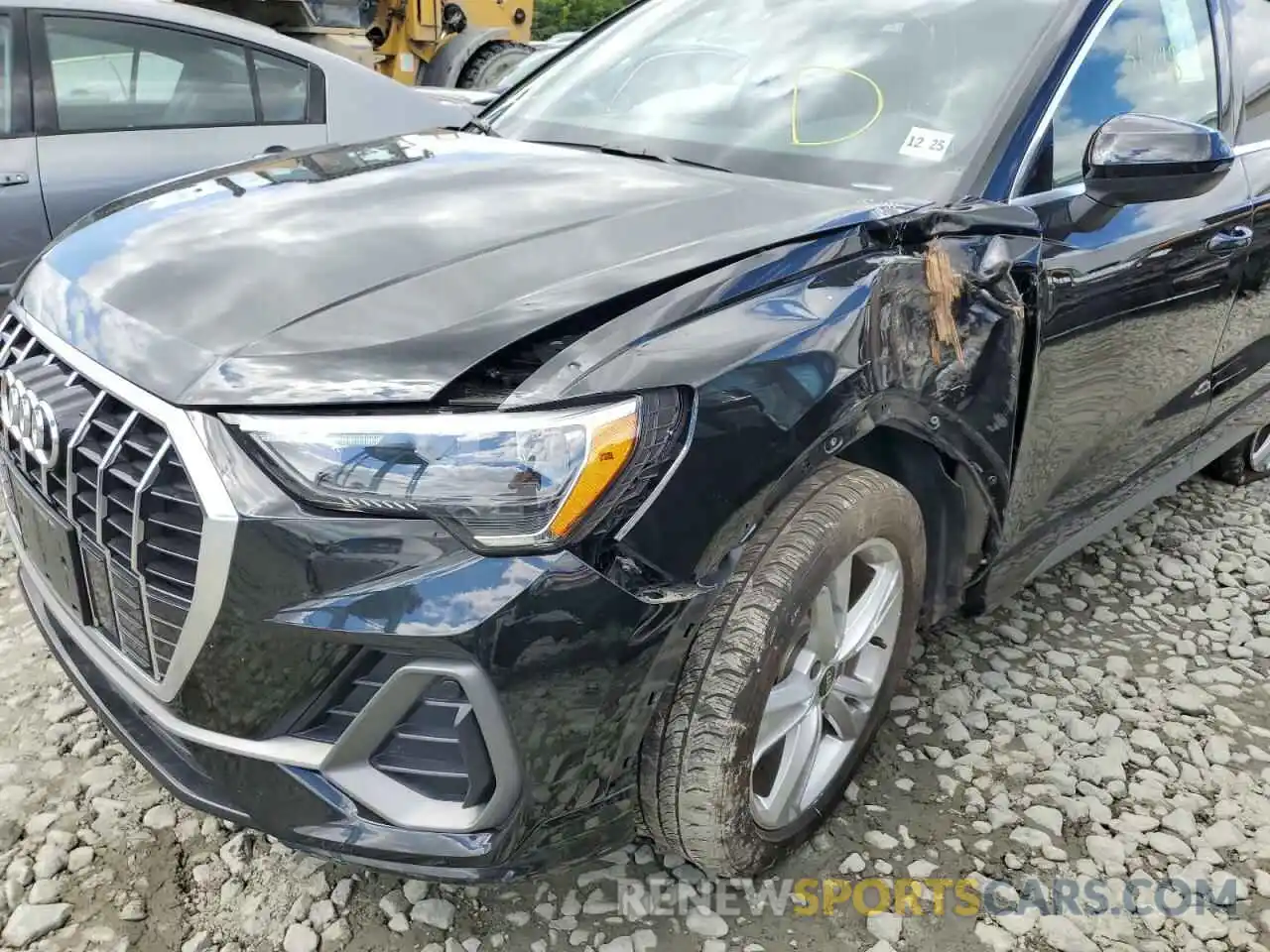 9 Photograph of a damaged car WA1DECF34M1030747 AUDI Q3 2021