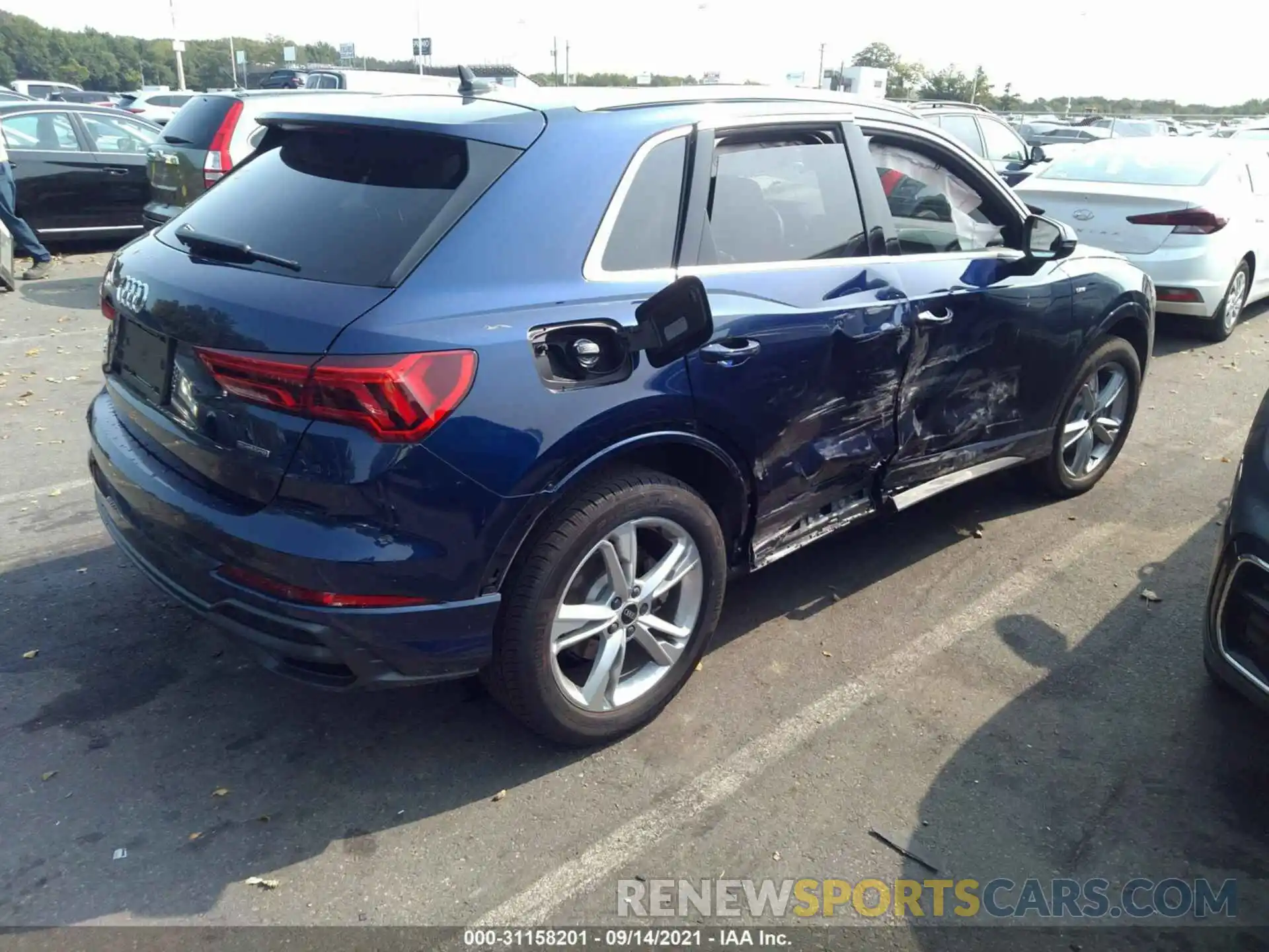 4 Photograph of a damaged car WA1DECF34M1055891 AUDI Q3 2021