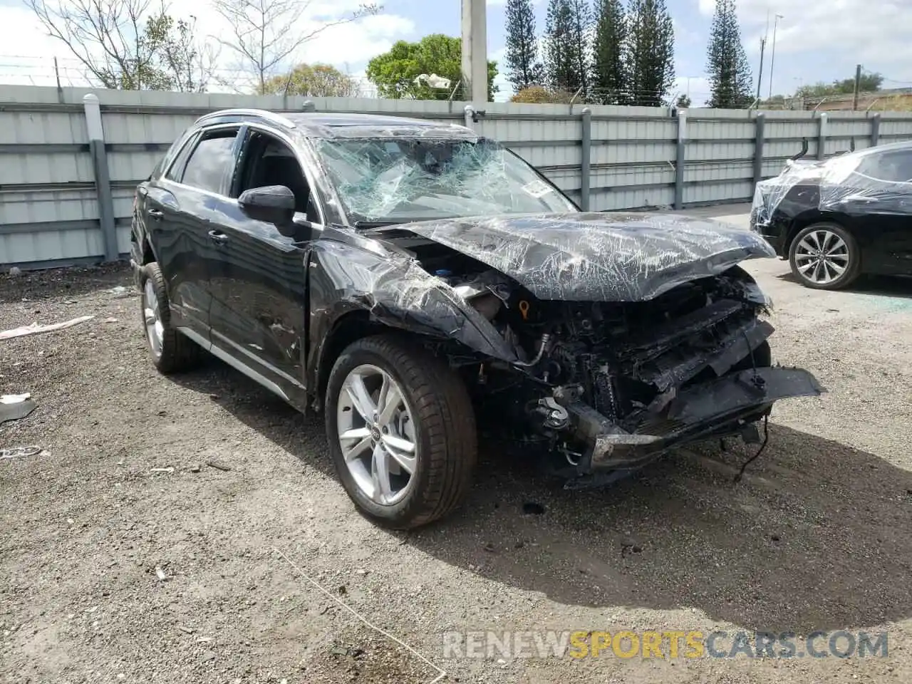 1 Photograph of a damaged car WA1DECF34M1085425 AUDI Q3 2021