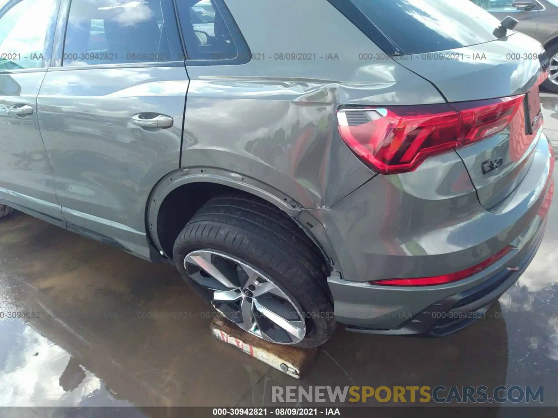 6 Photograph of a damaged car WA1DECF34M1091046 AUDI Q3 2021