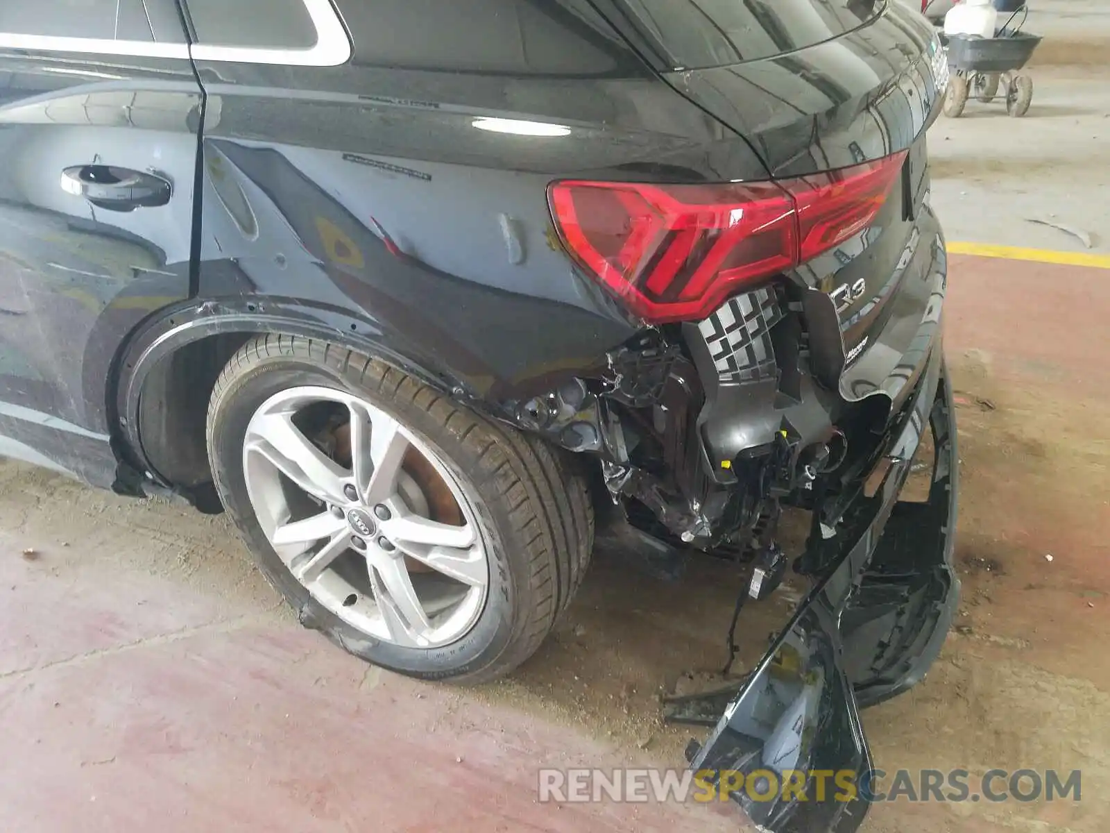 9 Photograph of a damaged car WA1DECF35M1004349 AUDI Q3 2021