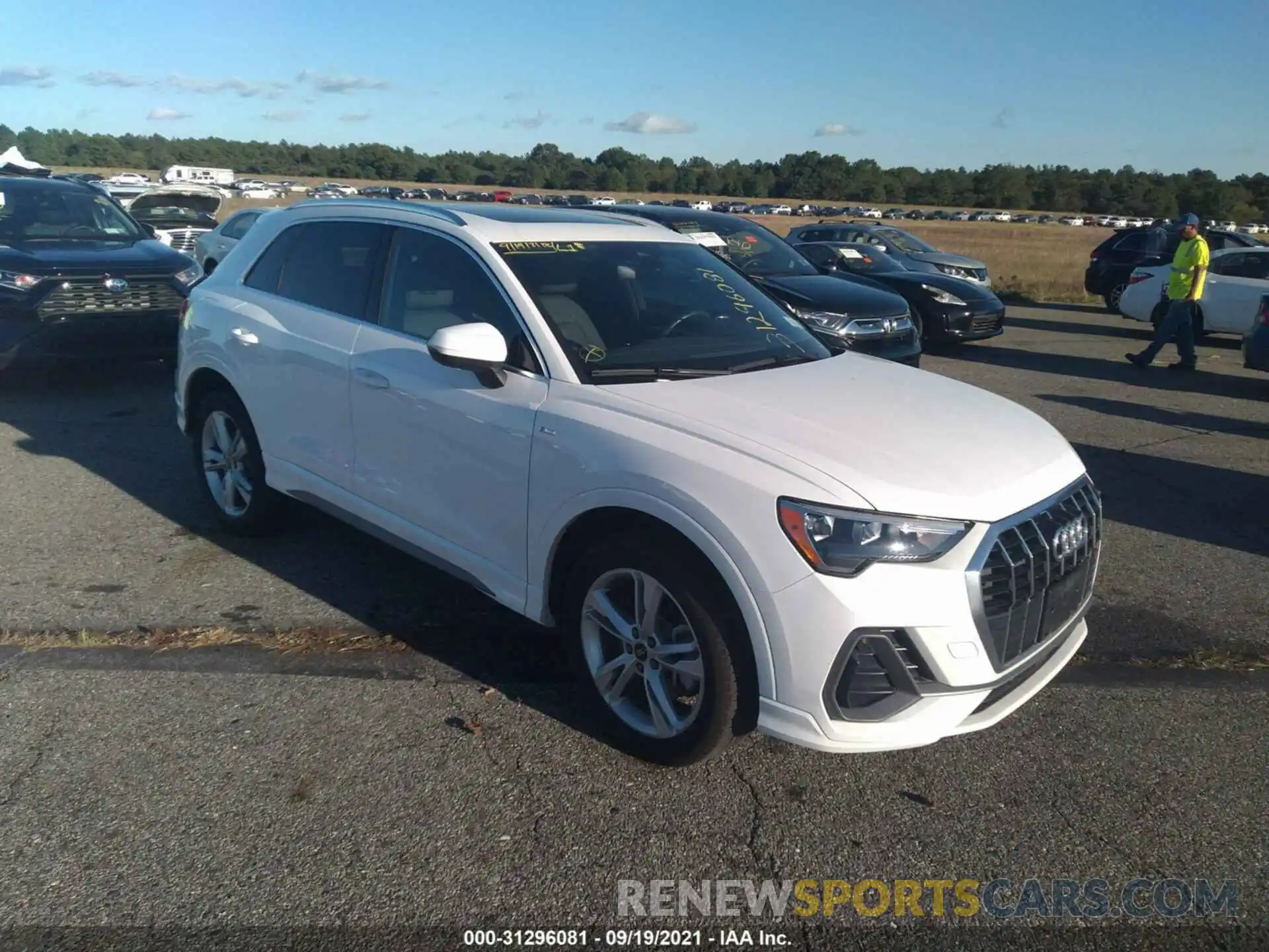 1 Photograph of a damaged car WA1DECF35M1018302 AUDI Q3 2021