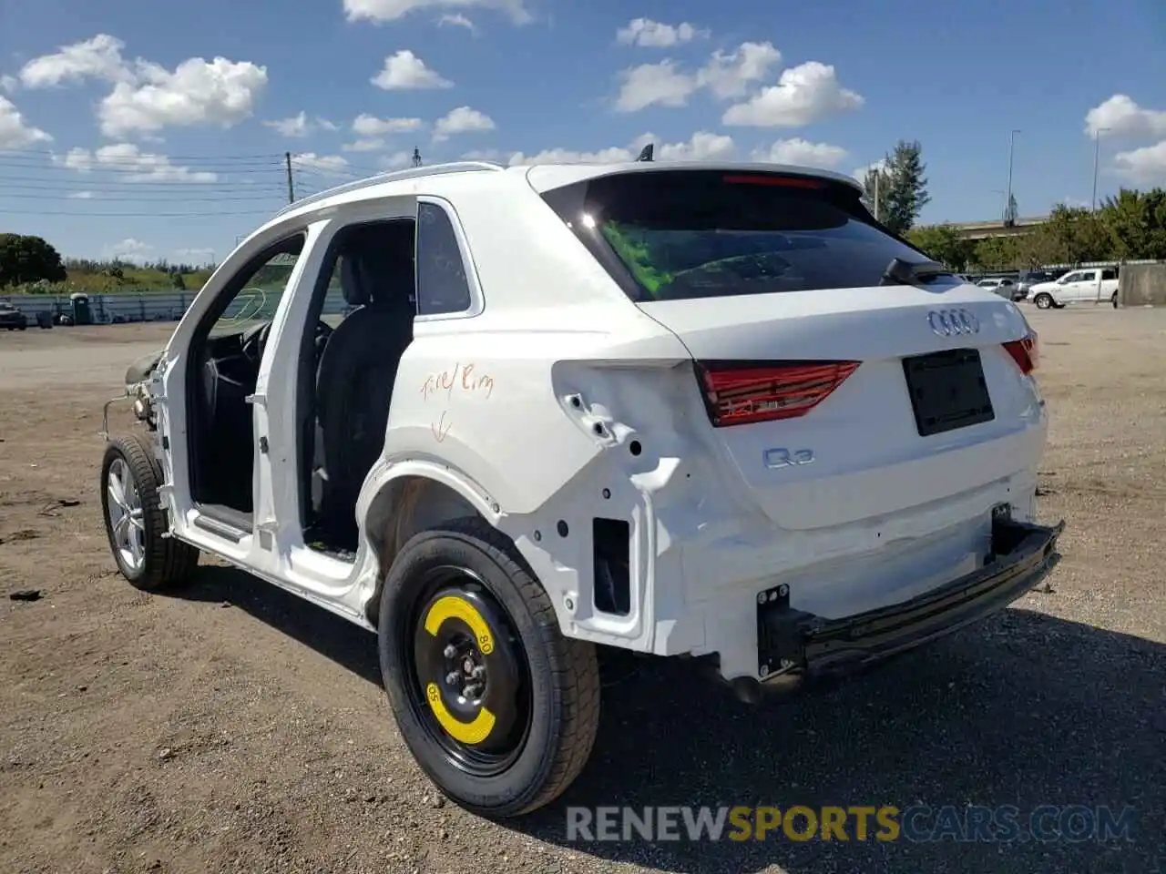 3 Photograph of a damaged car WA1DECF35M1074921 AUDI Q3 2021