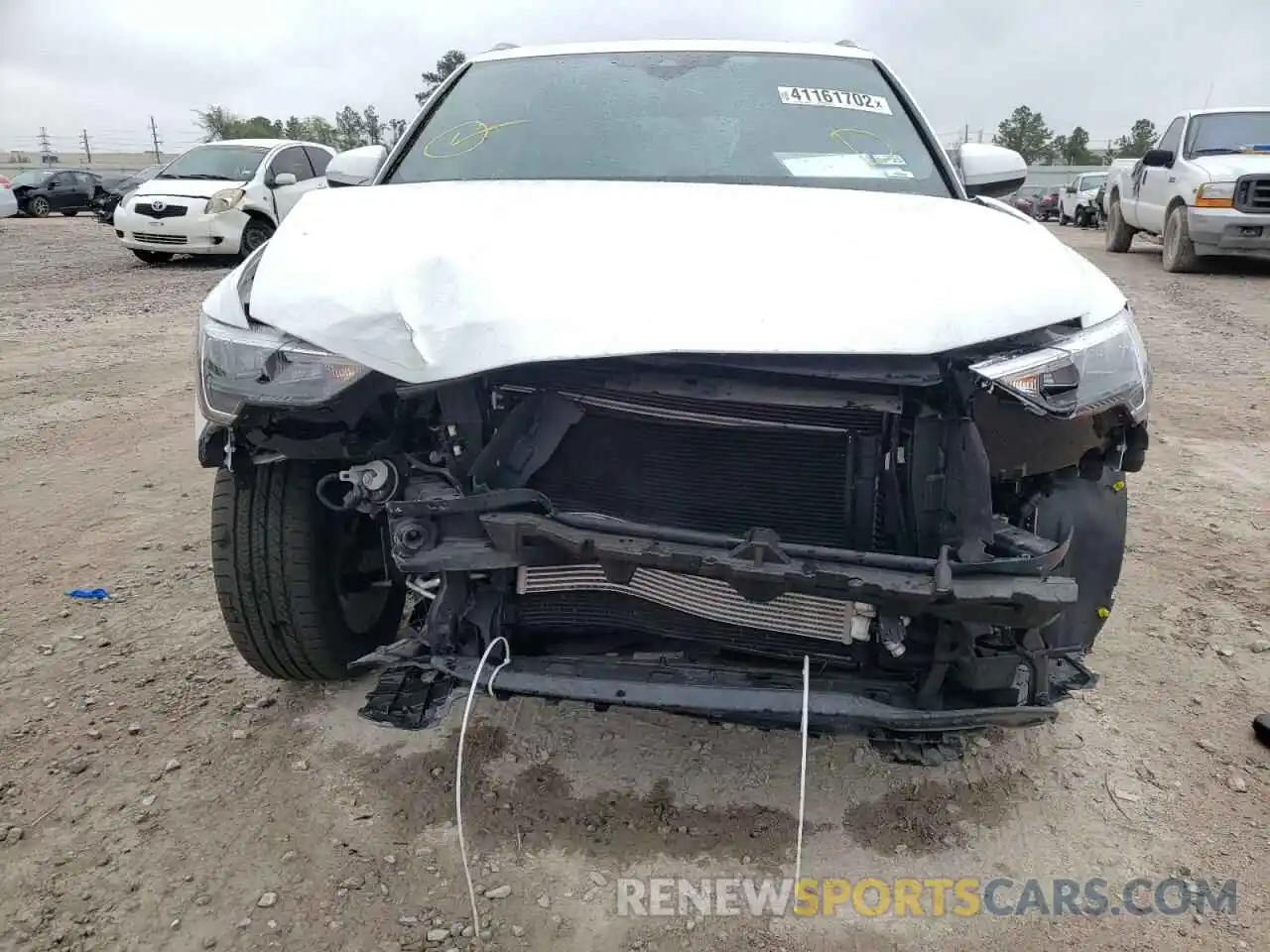 9 Photograph of a damaged car WA1DECF36M1069176 AUDI Q3 2021