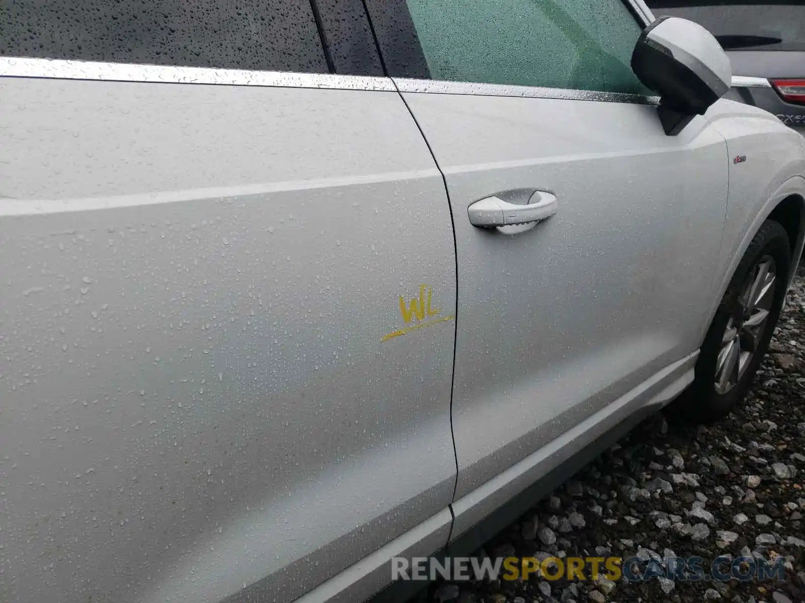 9 Photograph of a damaged car WA1DECF36M1100233 AUDI Q3 2021