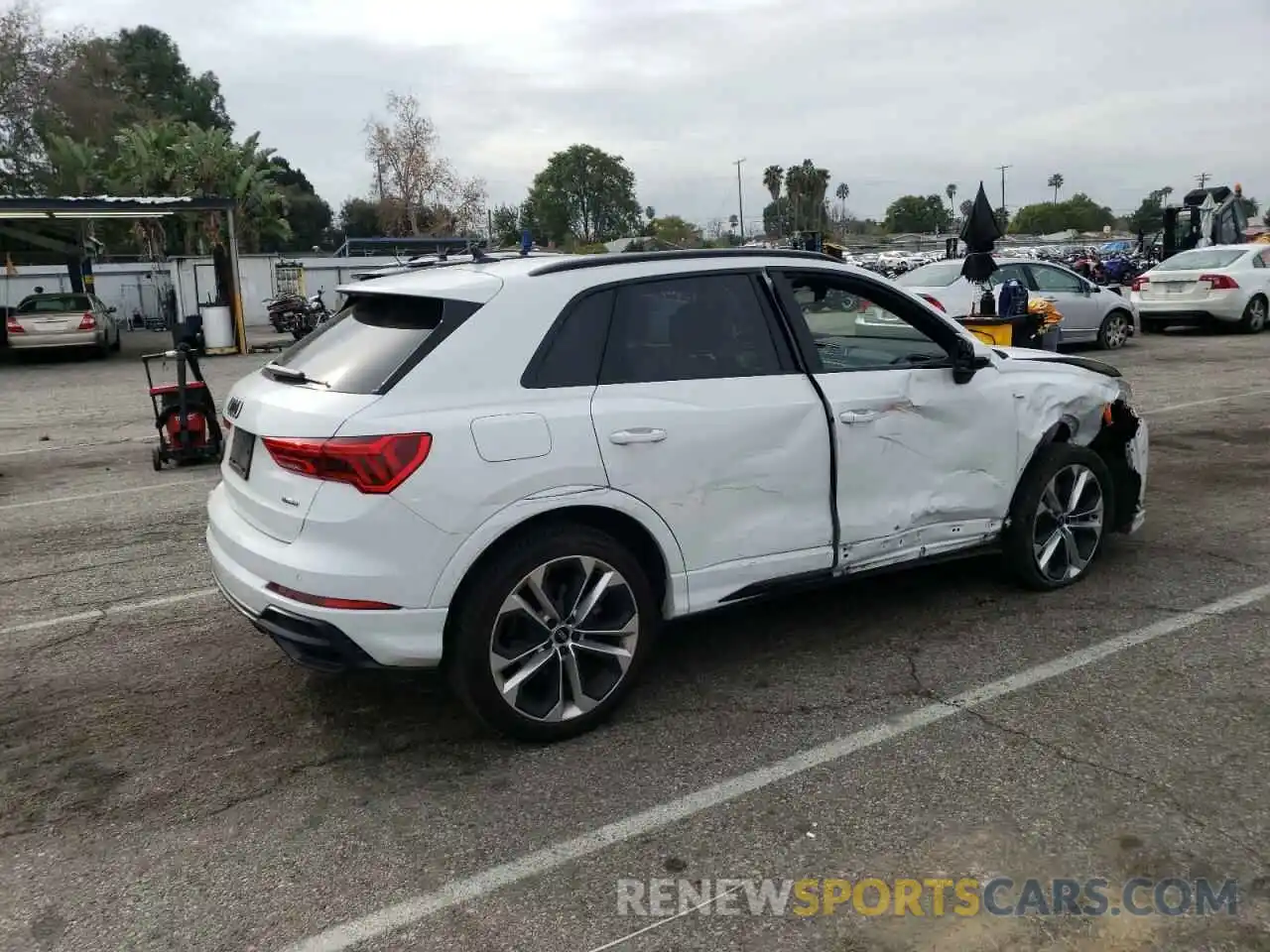 3 Photograph of a damaged car WA1DECF36M1137752 AUDI Q3 2021