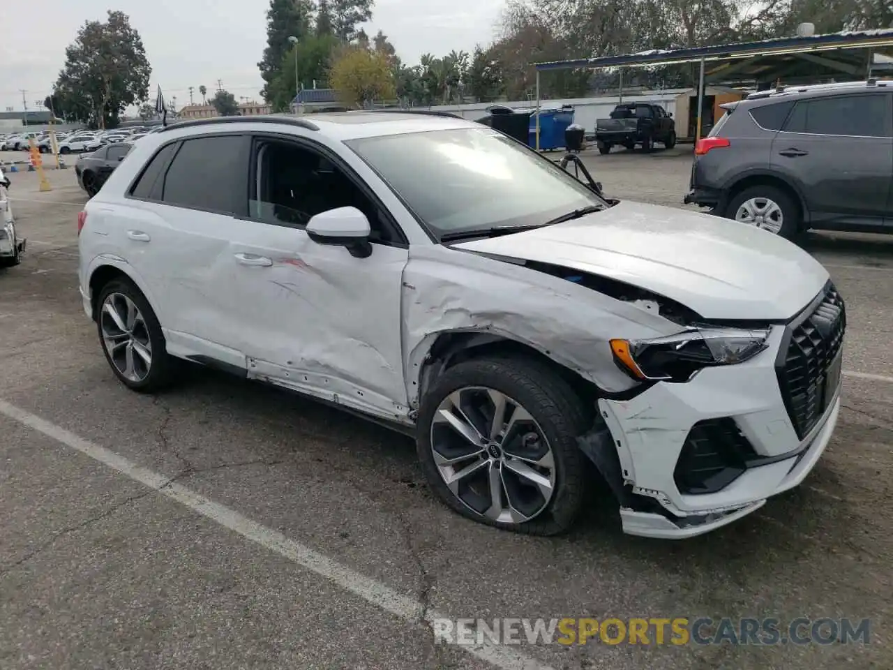 4 Photograph of a damaged car WA1DECF36M1137752 AUDI Q3 2021