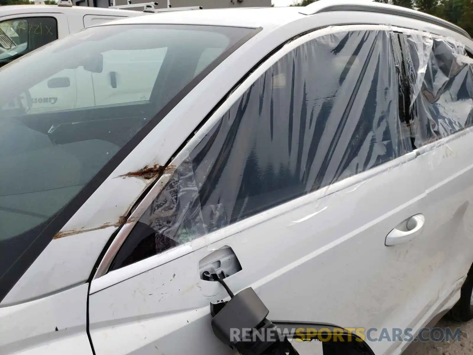 9 Photograph of a damaged car WA1DECF37M1016535 AUDI Q3 2021