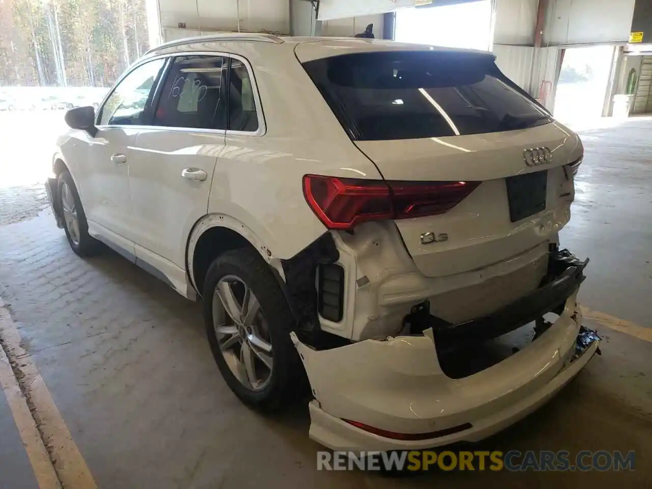 3 Photograph of a damaged car WA1DECF37M1023582 AUDI Q3 2021