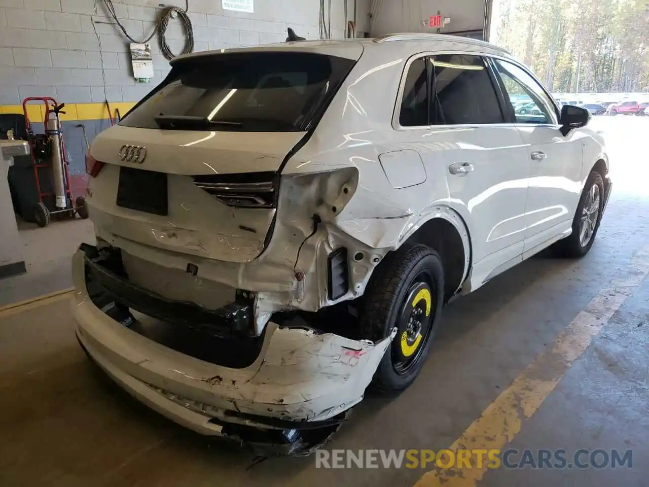 4 Photograph of a damaged car WA1DECF37M1023582 AUDI Q3 2021