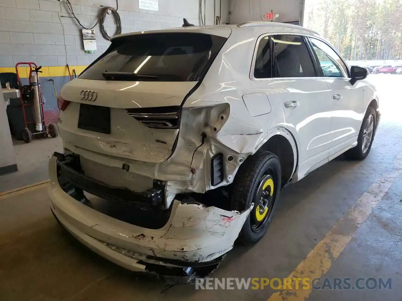 9 Photograph of a damaged car WA1DECF37M1023582 AUDI Q3 2021