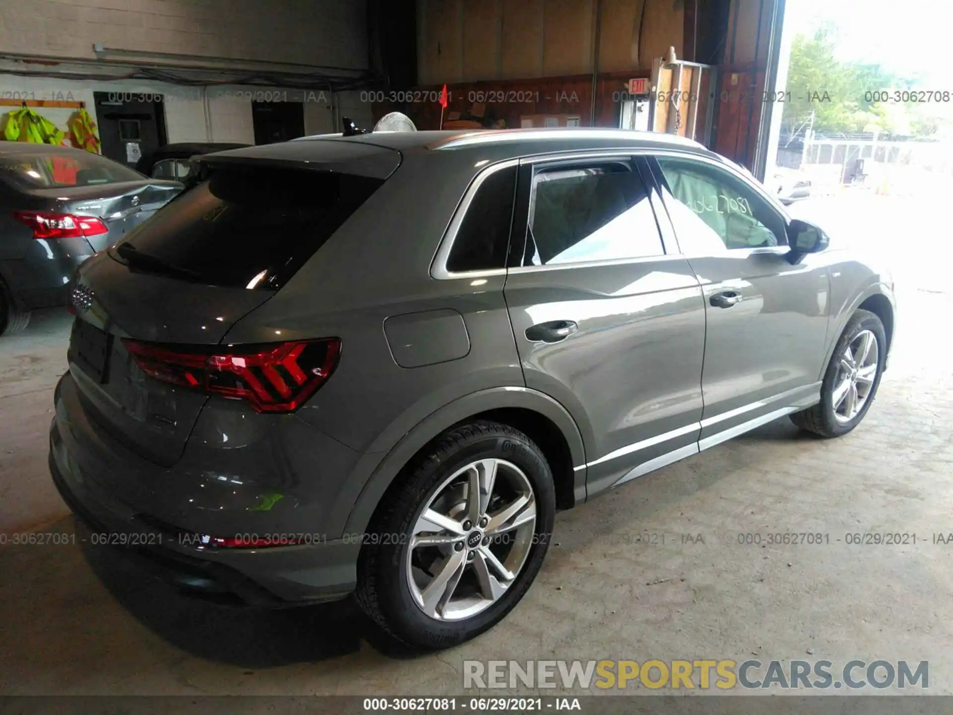 4 Photograph of a damaged car WA1DECF37M1052838 AUDI Q3 2021