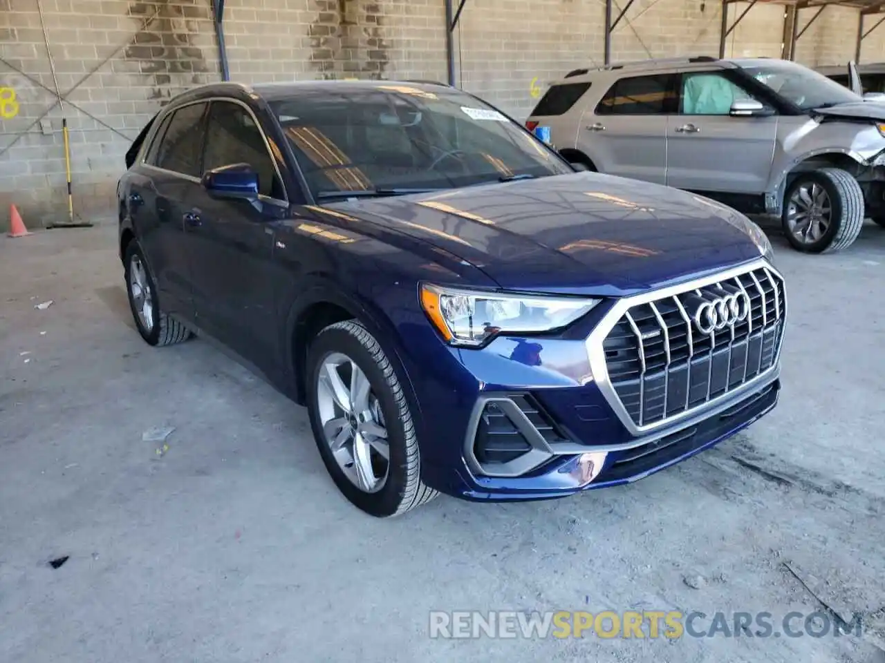 1 Photograph of a damaged car WA1DECF37M1055528 AUDI Q3 2021