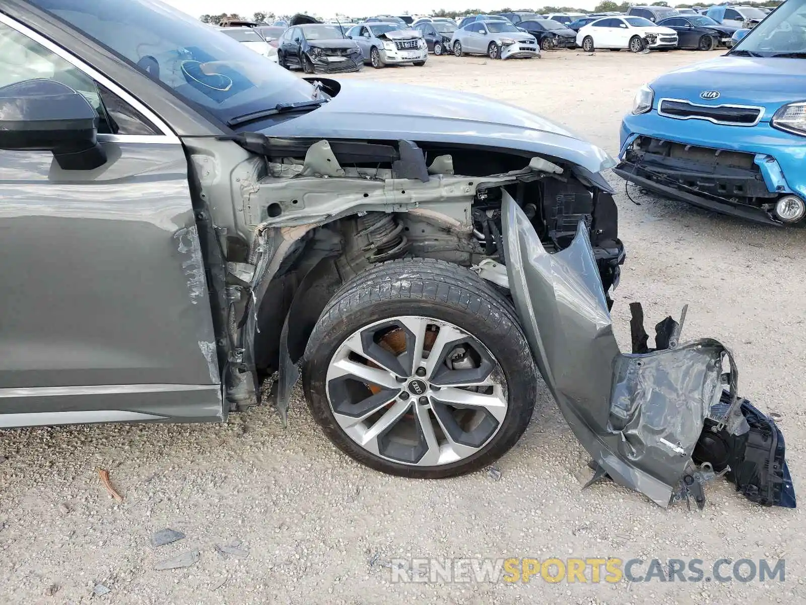 9 Photograph of a damaged car WA1DECF37M1057568 AUDI Q3 2021