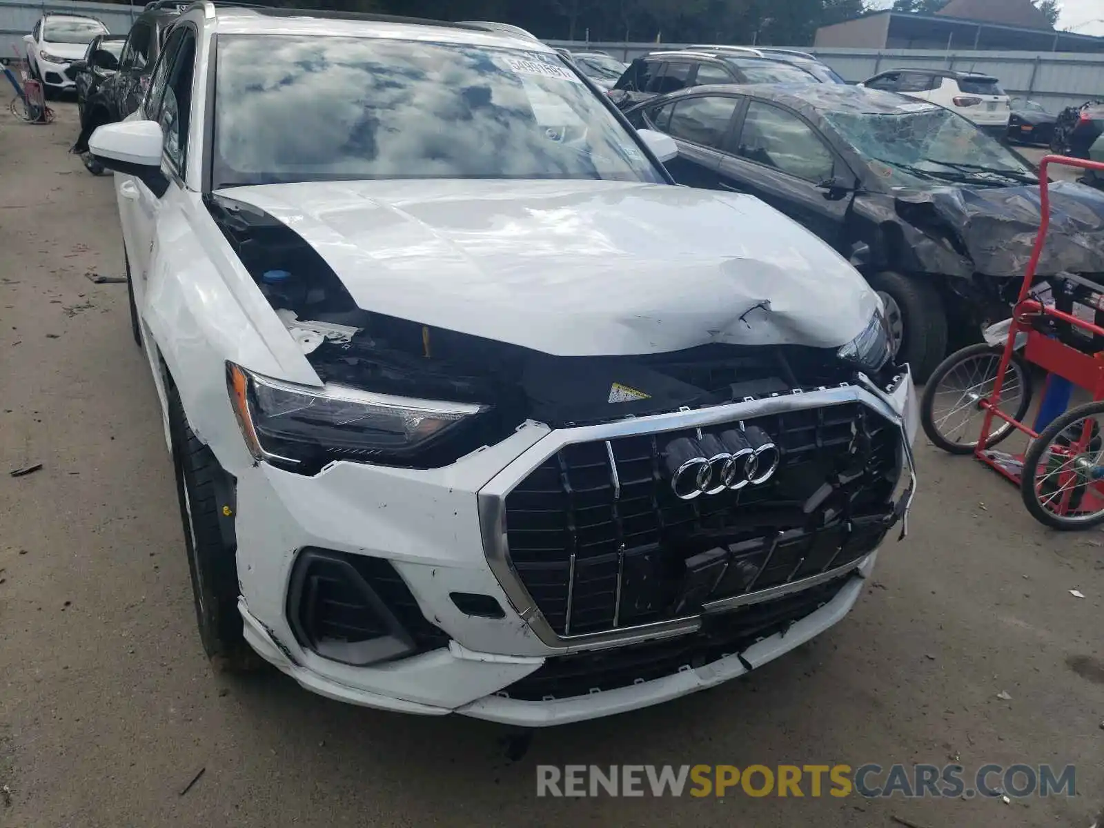 9 Photograph of a damaged car WA1DECF38M1011344 AUDI Q3 2021