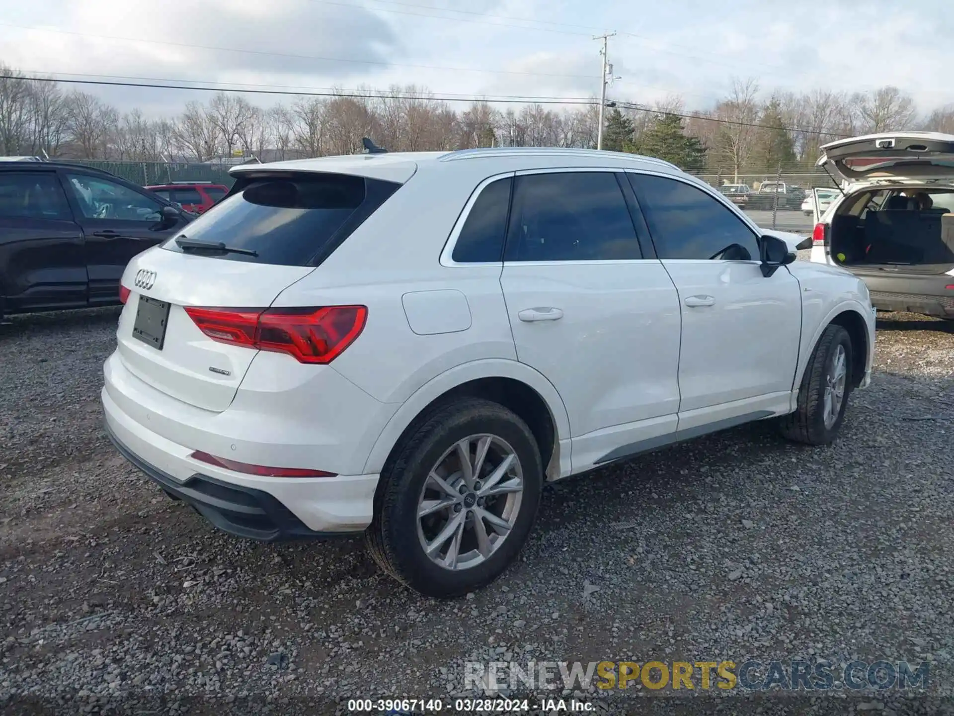 4 Photograph of a damaged car WA1DECF38M1016673 AUDI Q3 2021