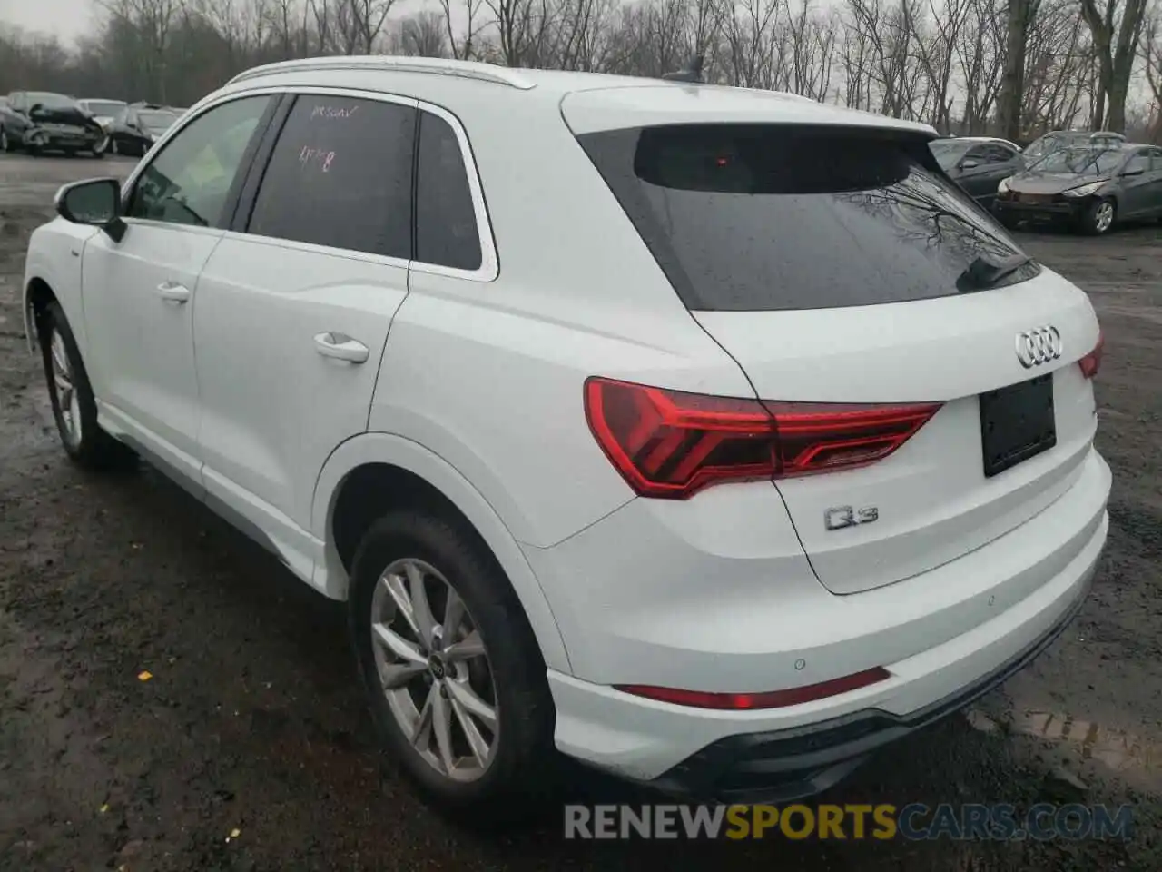 3 Photograph of a damaged car WA1DECF38M1018360 AUDI Q3 2021