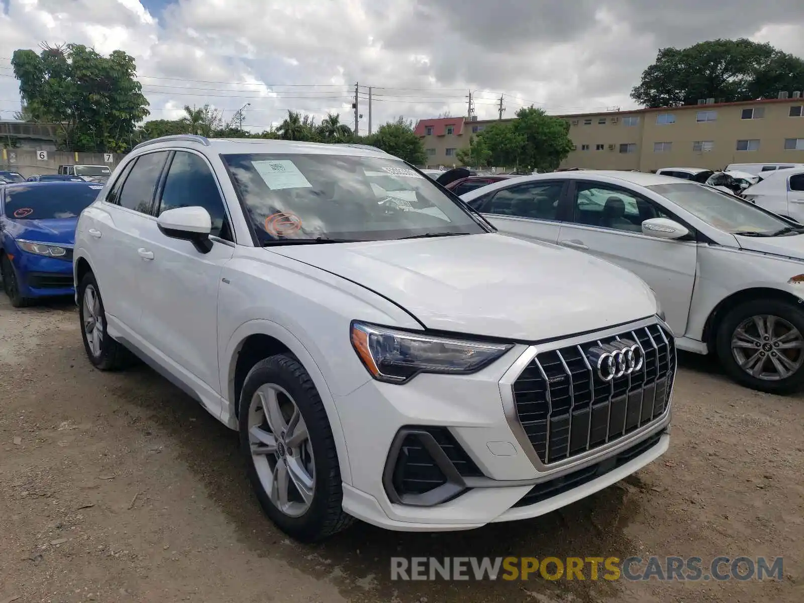 1 Photograph of a damaged car WA1DECF38M1032758 AUDI Q3 2021