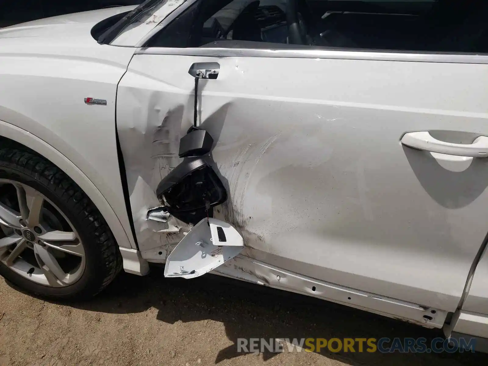 9 Photograph of a damaged car WA1DECF38M1032758 AUDI Q3 2021