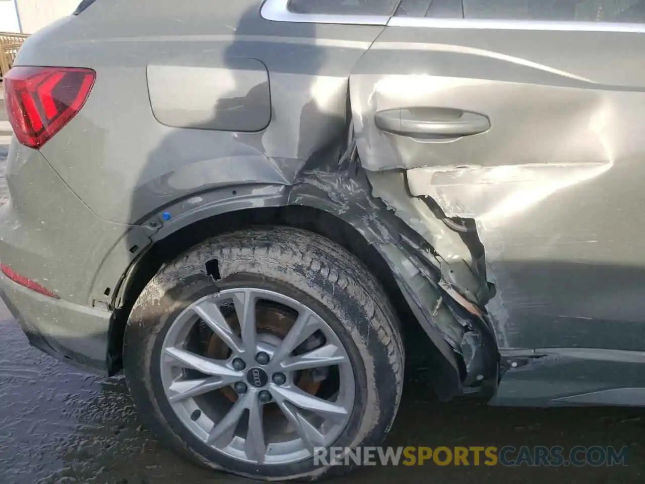 9 Photograph of a damaged car WA1DECF38M1087789 AUDI Q3 2021