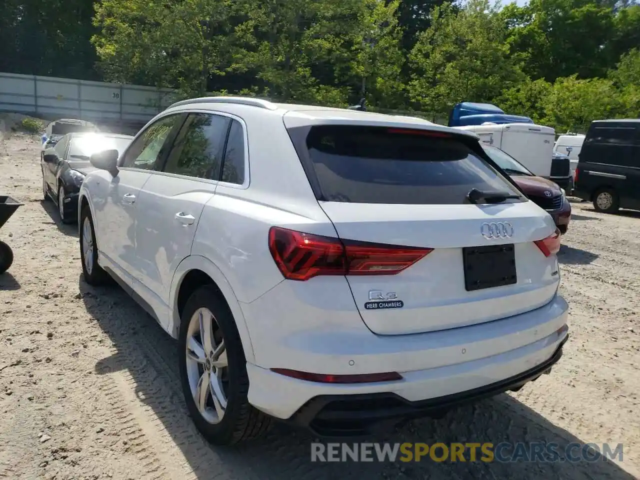 3 Photograph of a damaged car WA1DECF39M1018562 AUDI Q3 2021